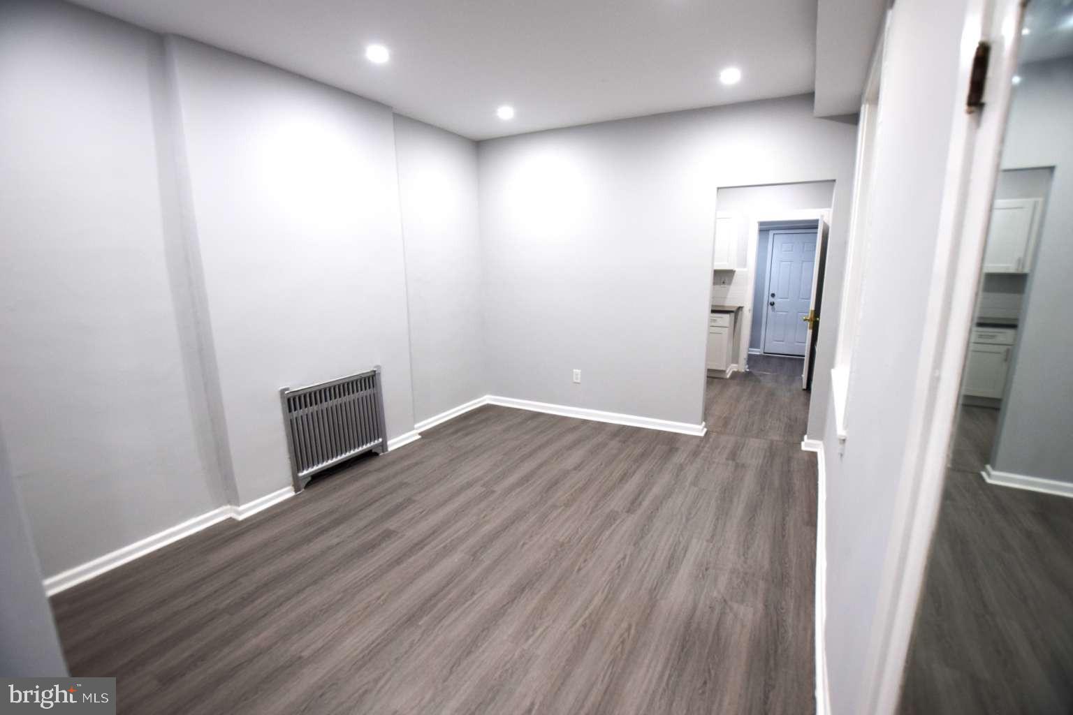 ELMWOOD PARK - Residential