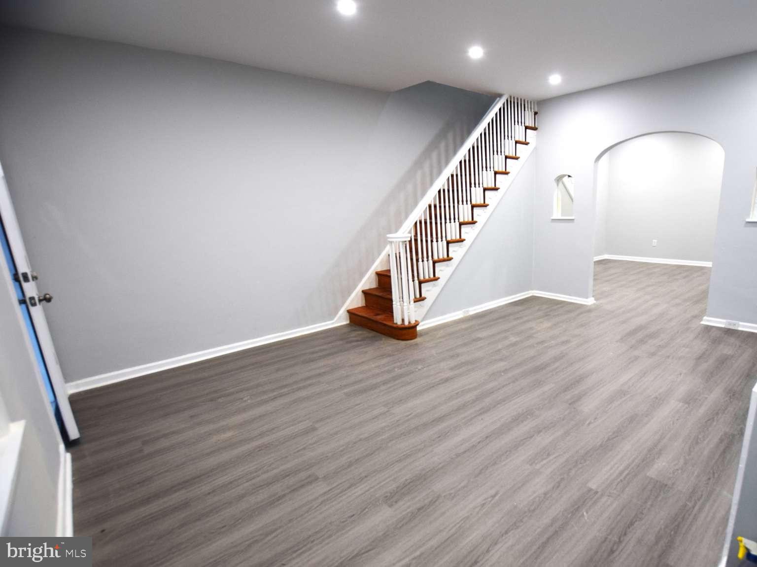 ELMWOOD PARK - Residential