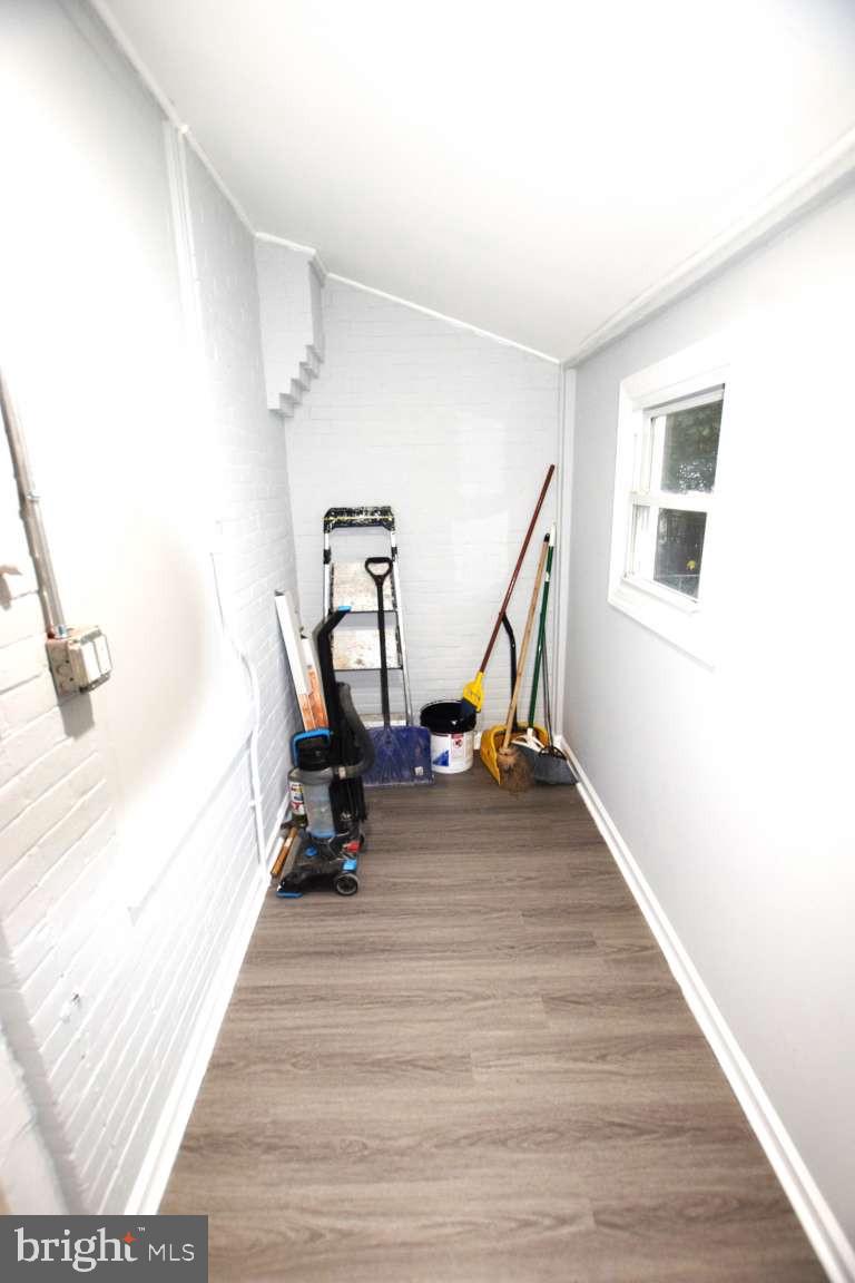 ELMWOOD PARK - Residential