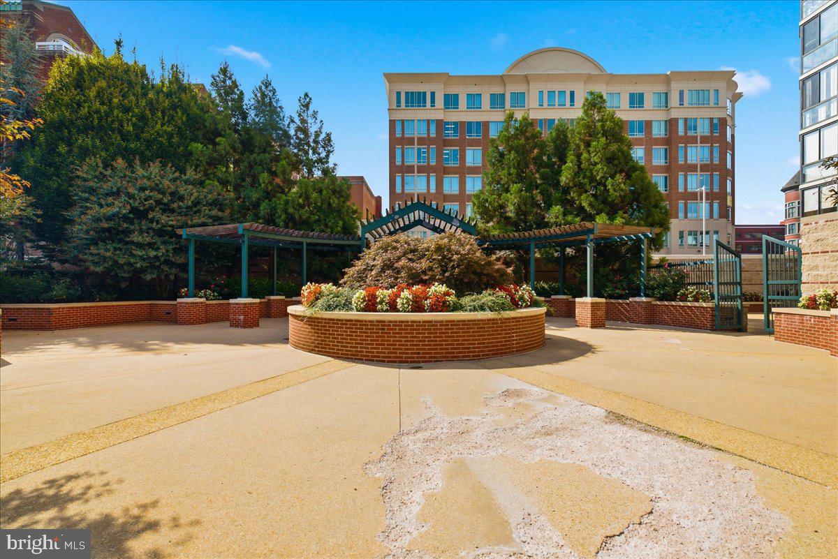 24 COURTHOUSE SQUARE 1008 OR PH8