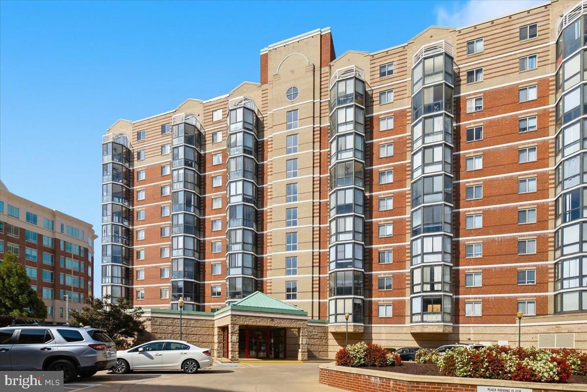 24 COURTHOUSE SQUARE 1008 OR PH8