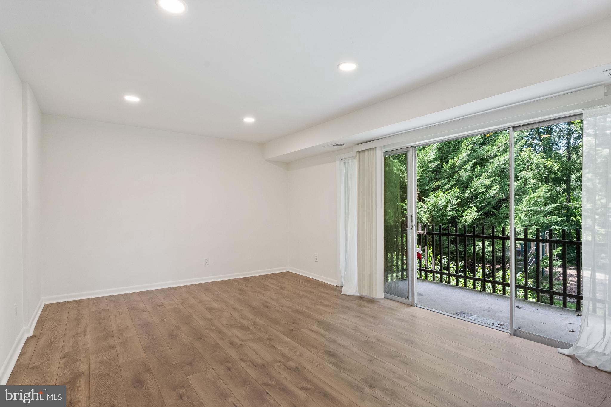 VANTAGE HILL - Residential