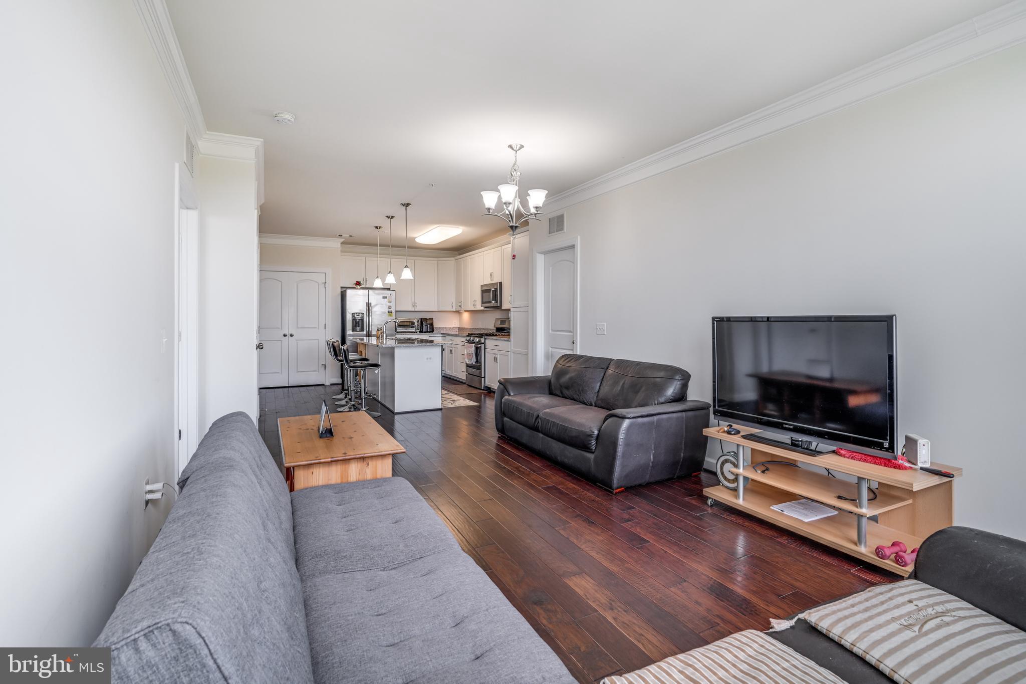 DISCOVERY SQUARE - Residential