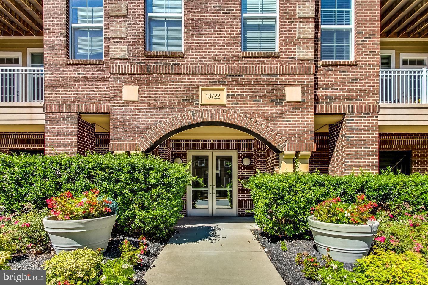 DISCOVERY SQUARE - Residential