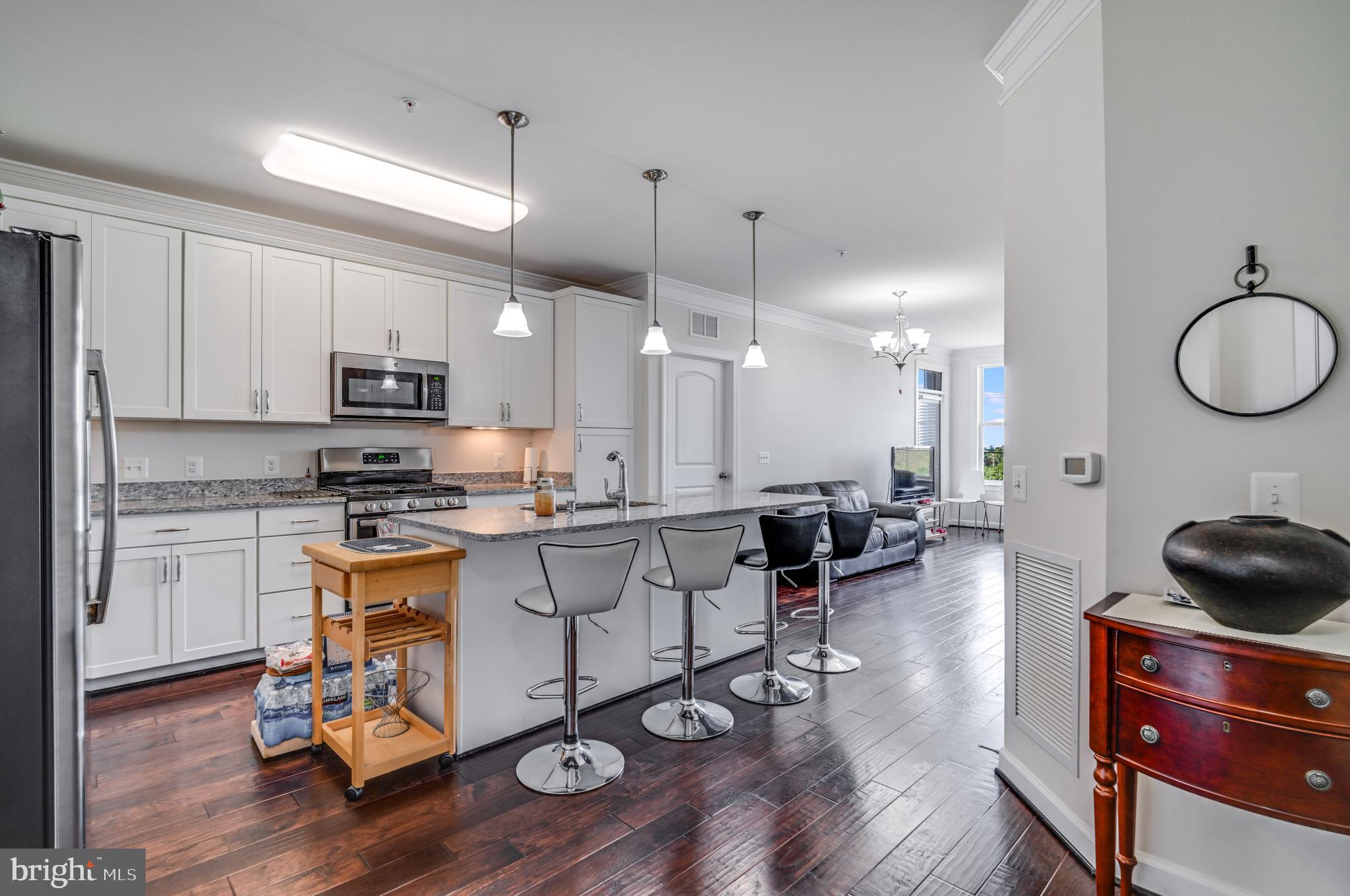 DISCOVERY SQUARE - Residential