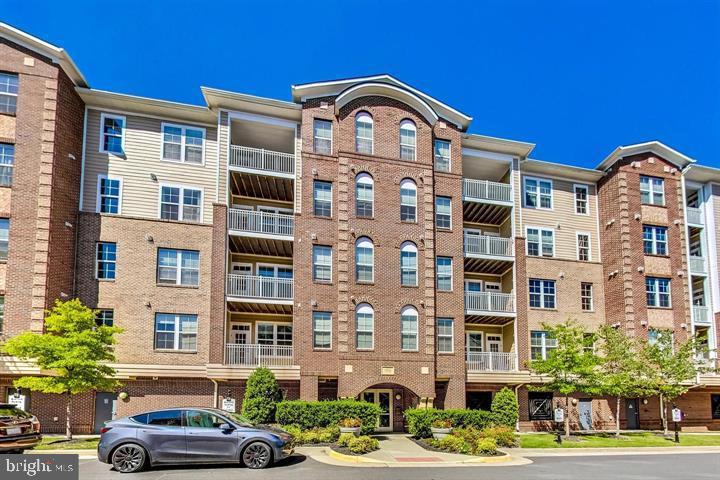 DISCOVERY SQUARE - Residential