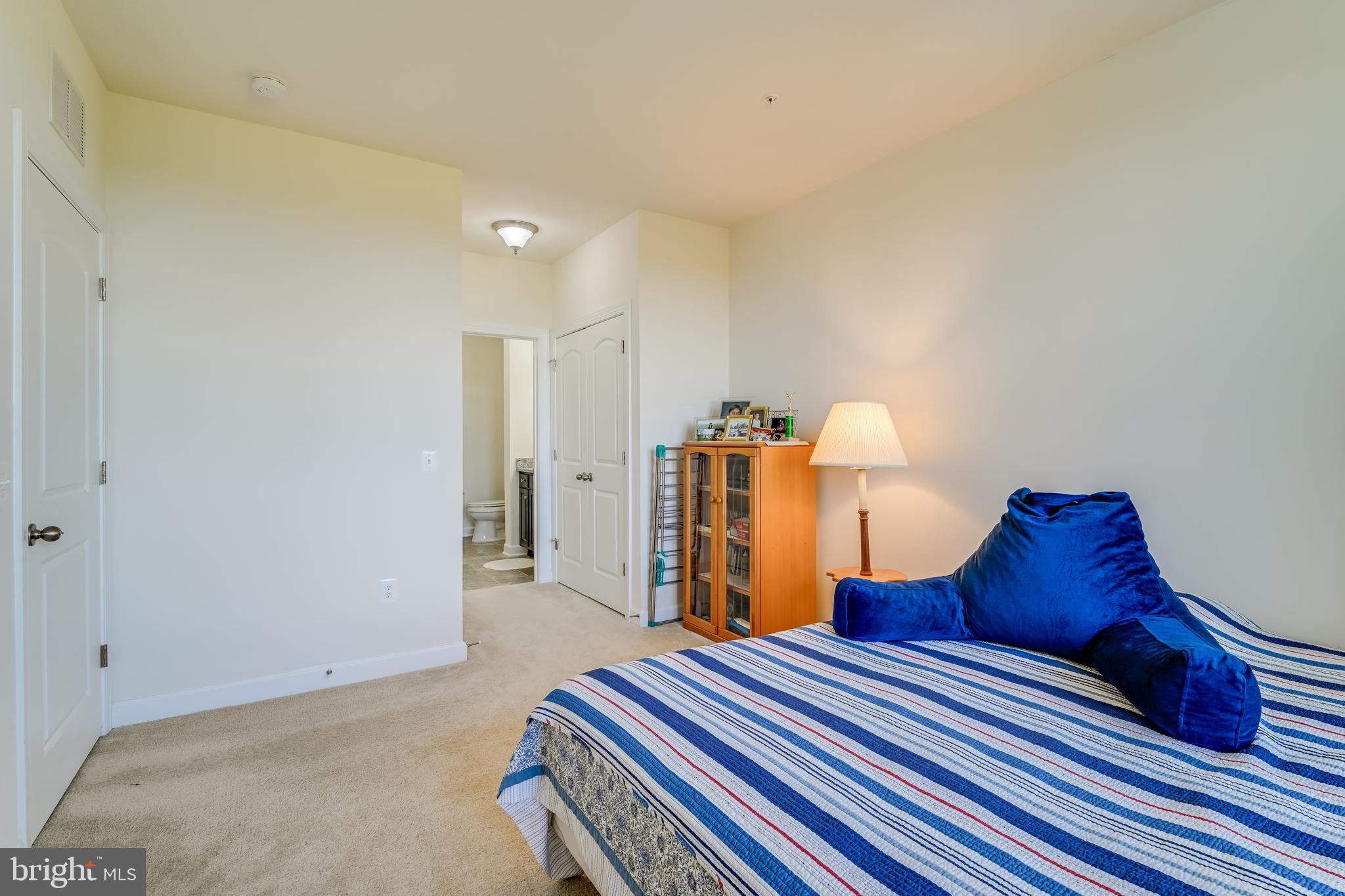 DISCOVERY SQUARE - Residential