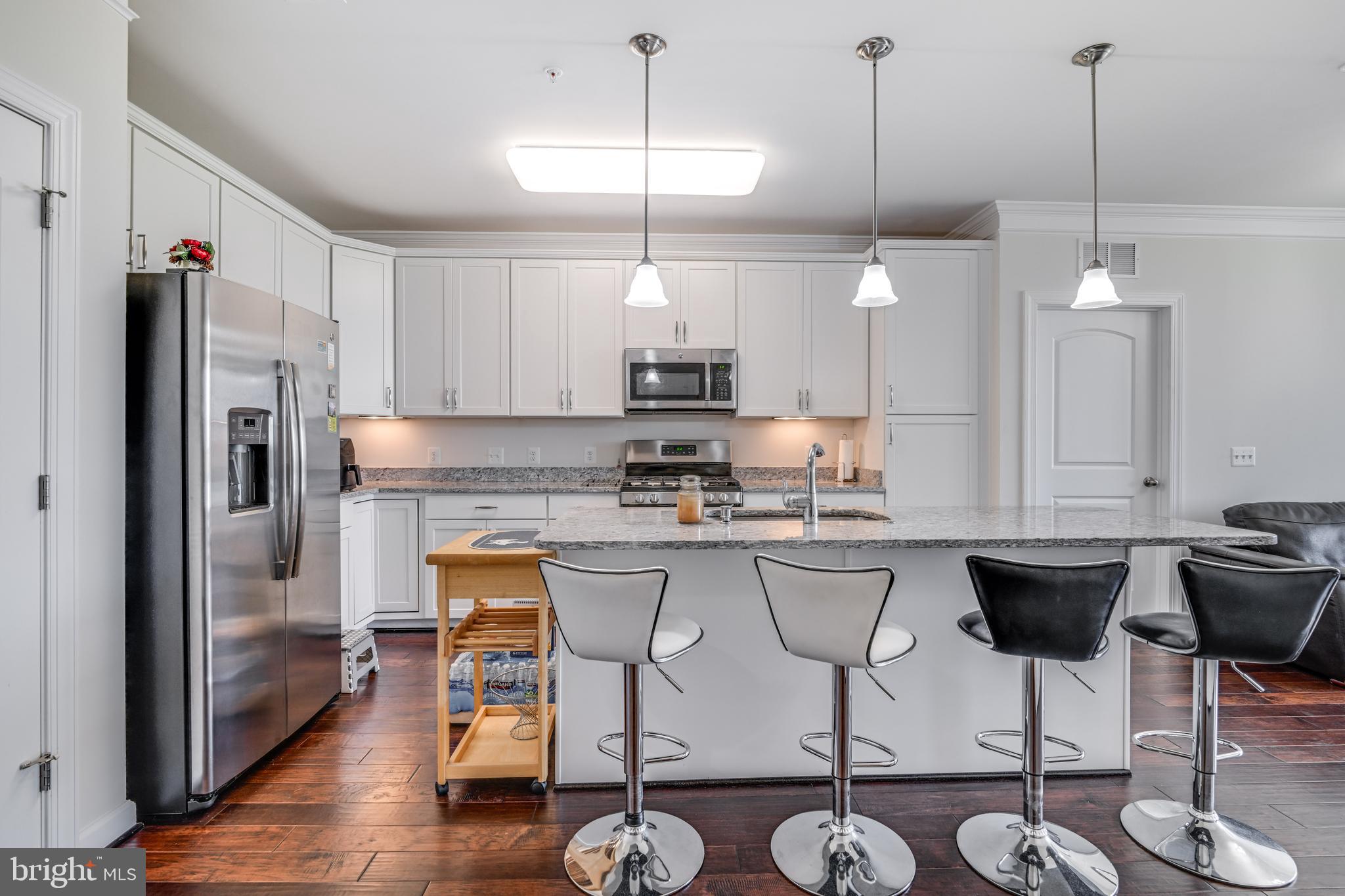 DISCOVERY SQUARE - Residential