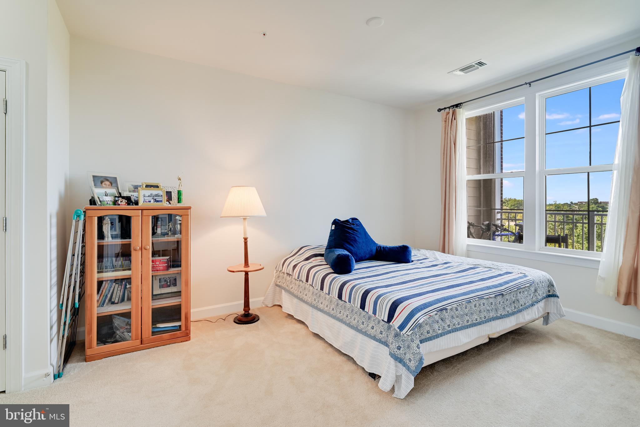 DISCOVERY SQUARE - Residential