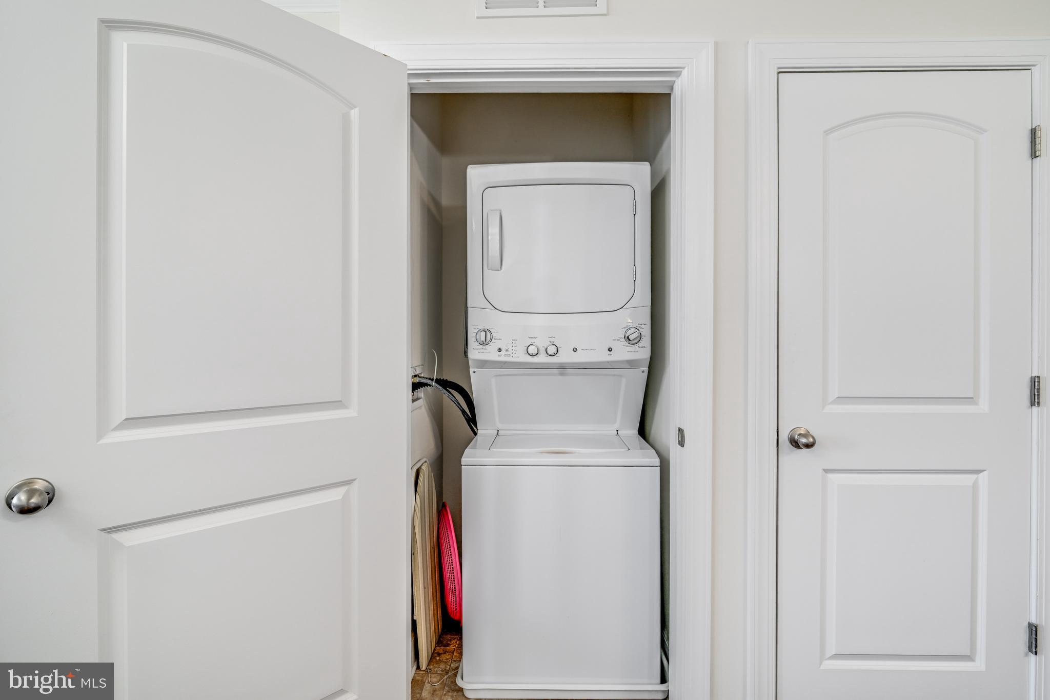 DISCOVERY SQUARE - Residential