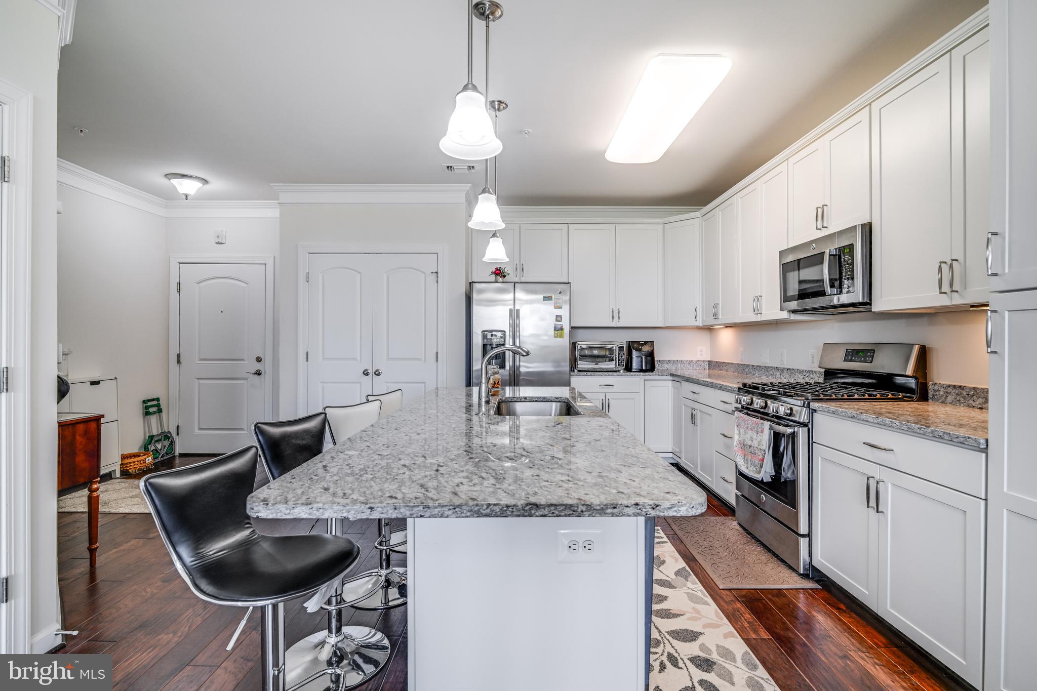 DISCOVERY SQUARE - Residential