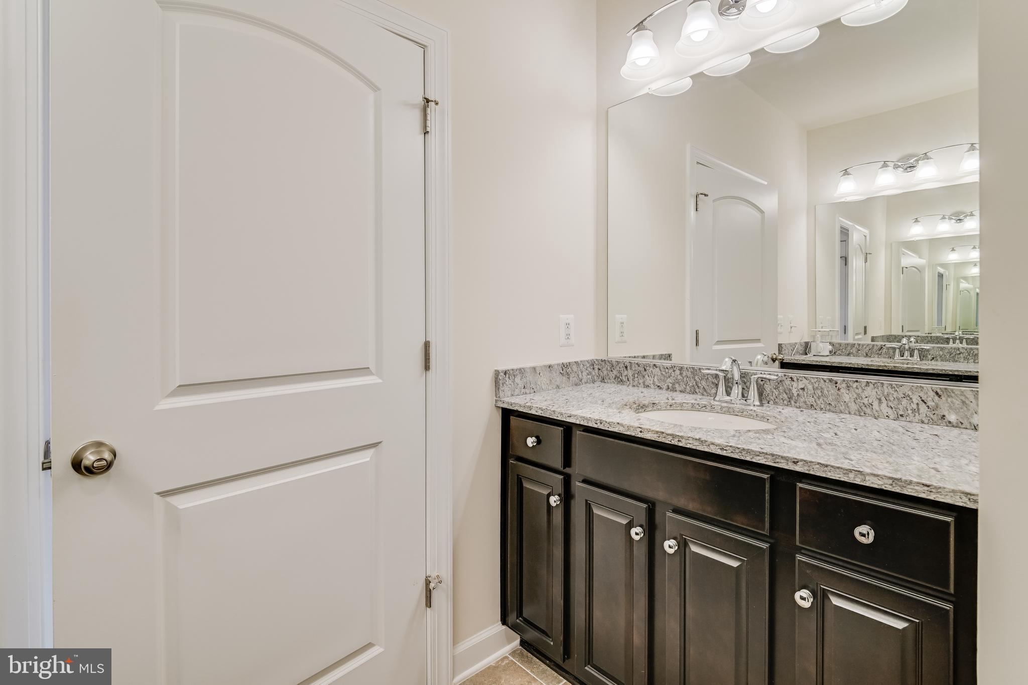 DISCOVERY SQUARE - Residential