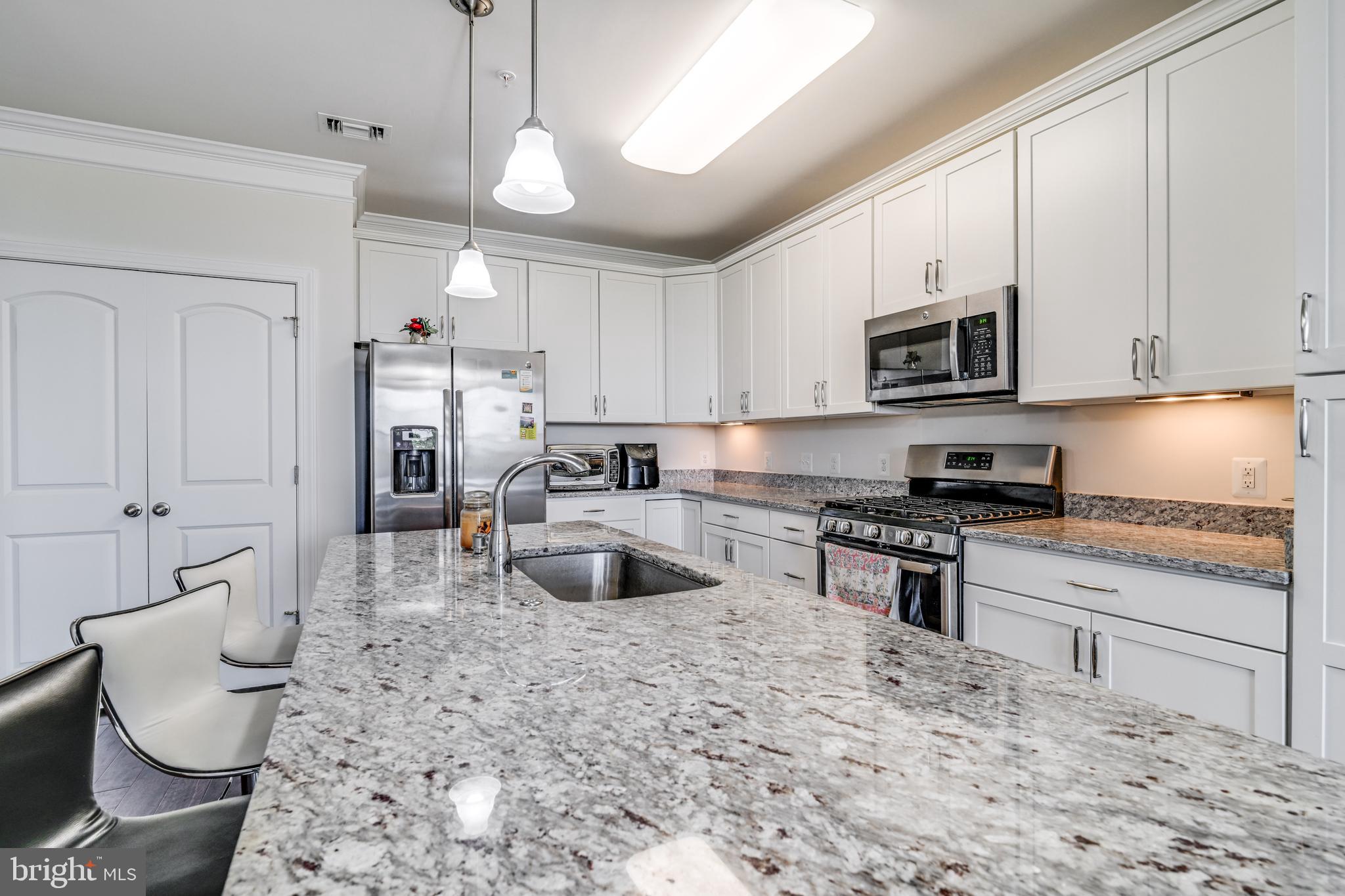 DISCOVERY SQUARE - Residential