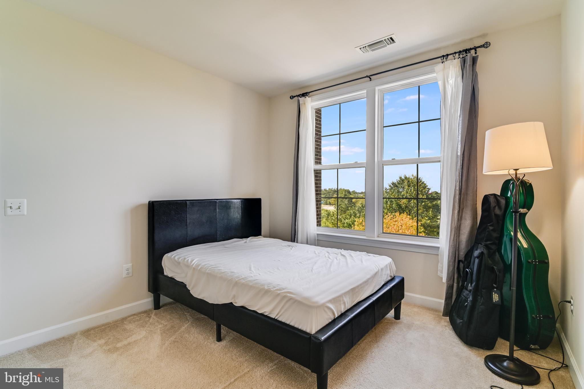 DISCOVERY SQUARE - Residential