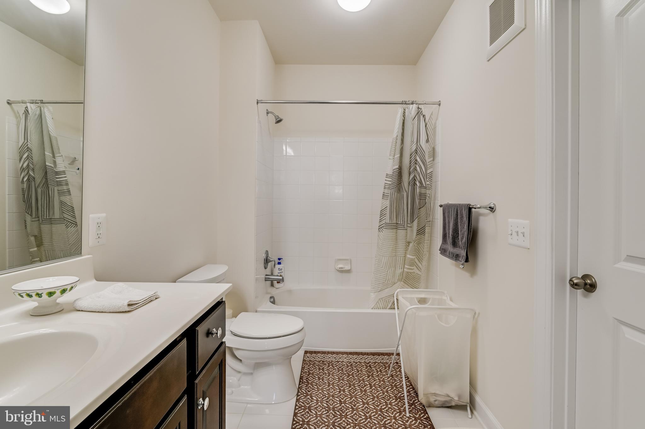 DISCOVERY SQUARE - Residential