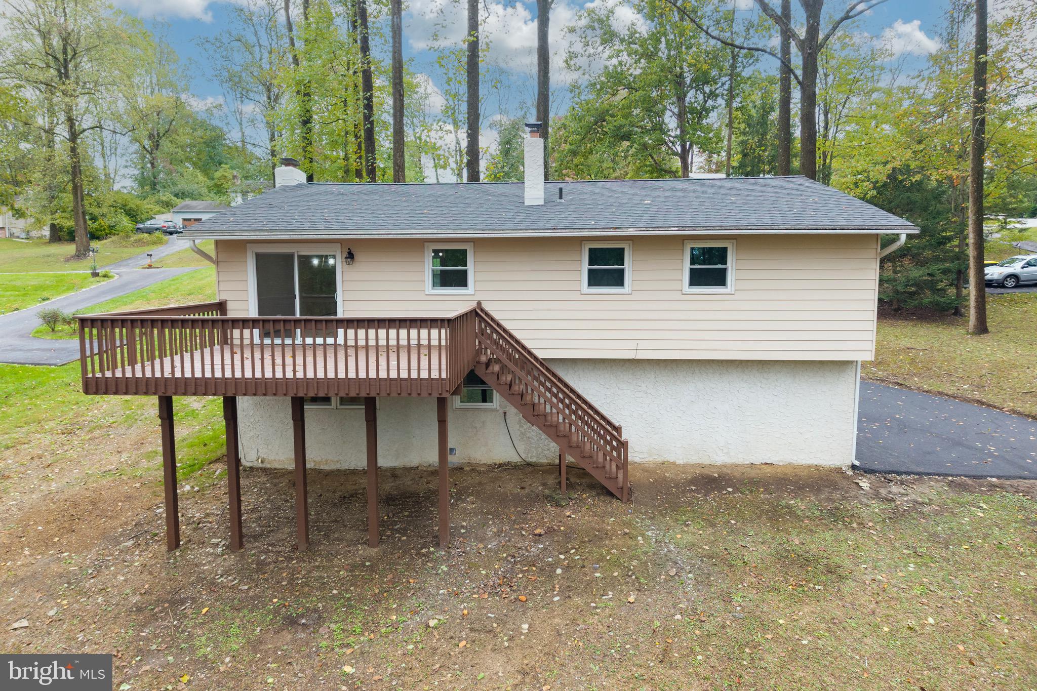 COLONIAL WOODS - Residential