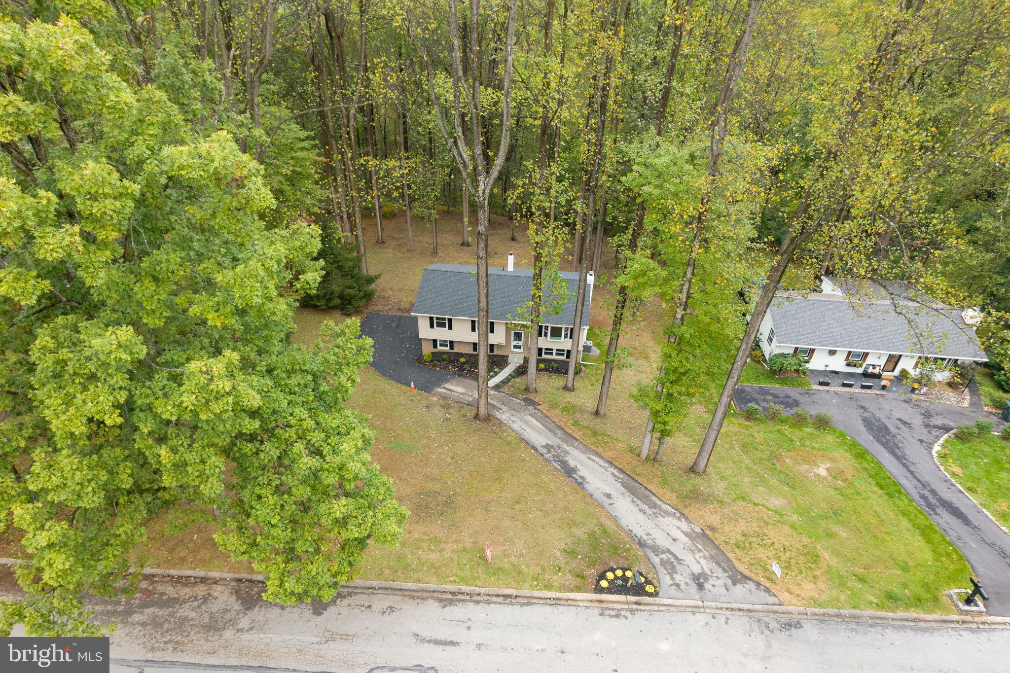 COLONIAL WOODS - Residential