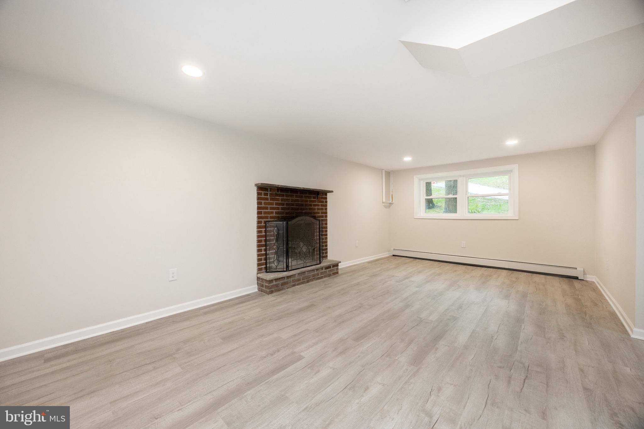 COLONIAL WOODS - Residential