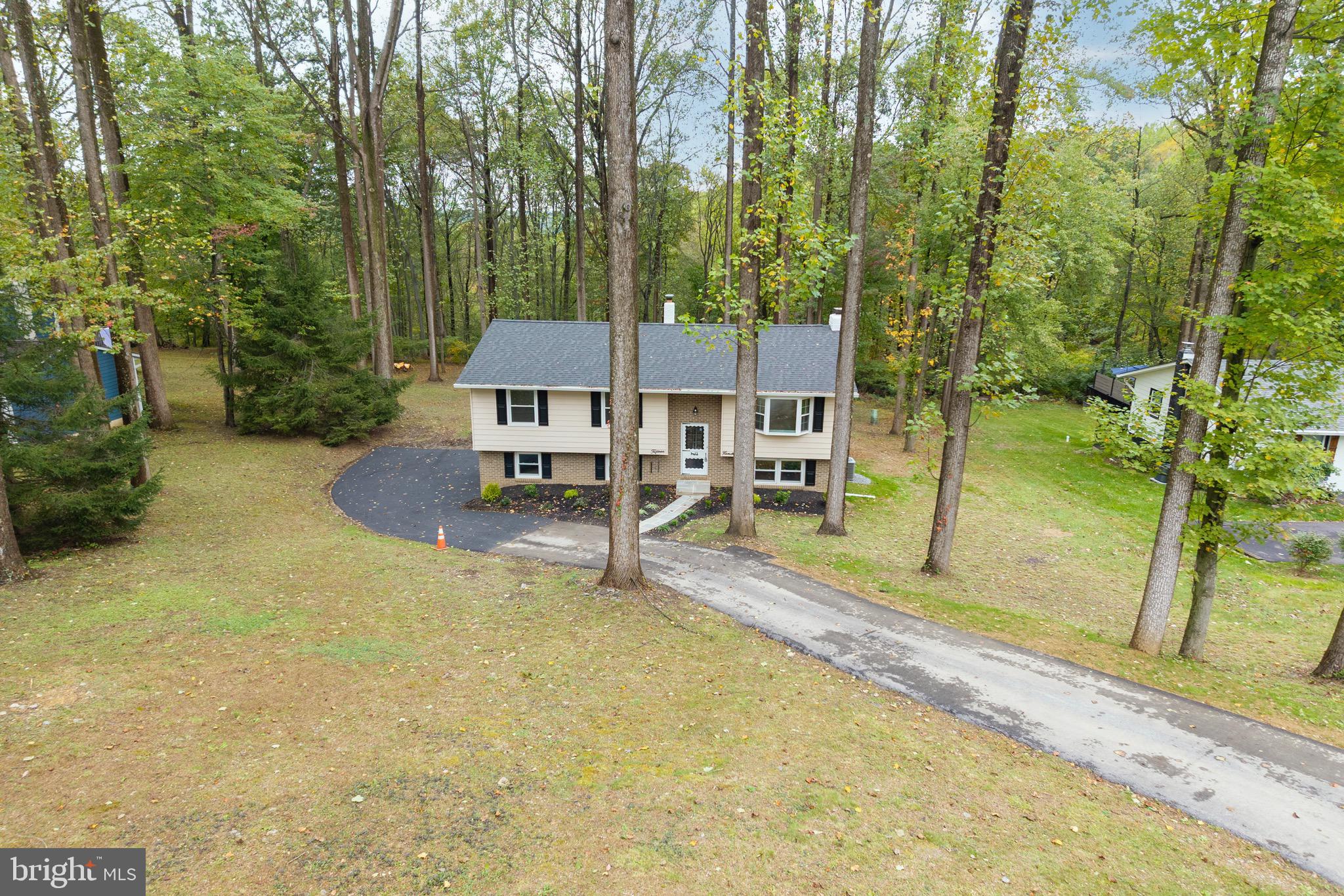 COLONIAL WOODS - Residential