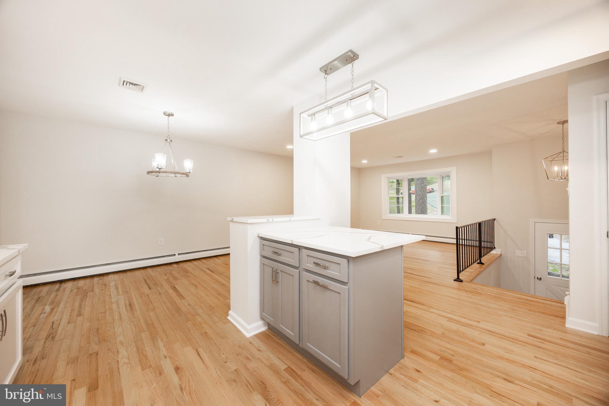 COLONIAL WOODS - Residential