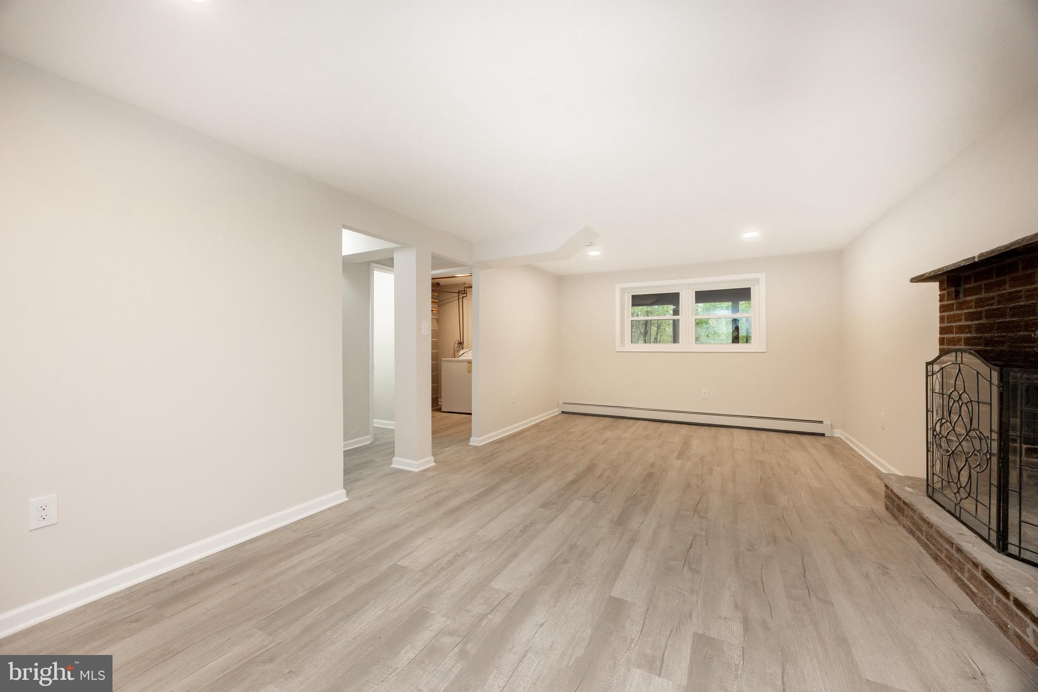 COLONIAL WOODS - Residential