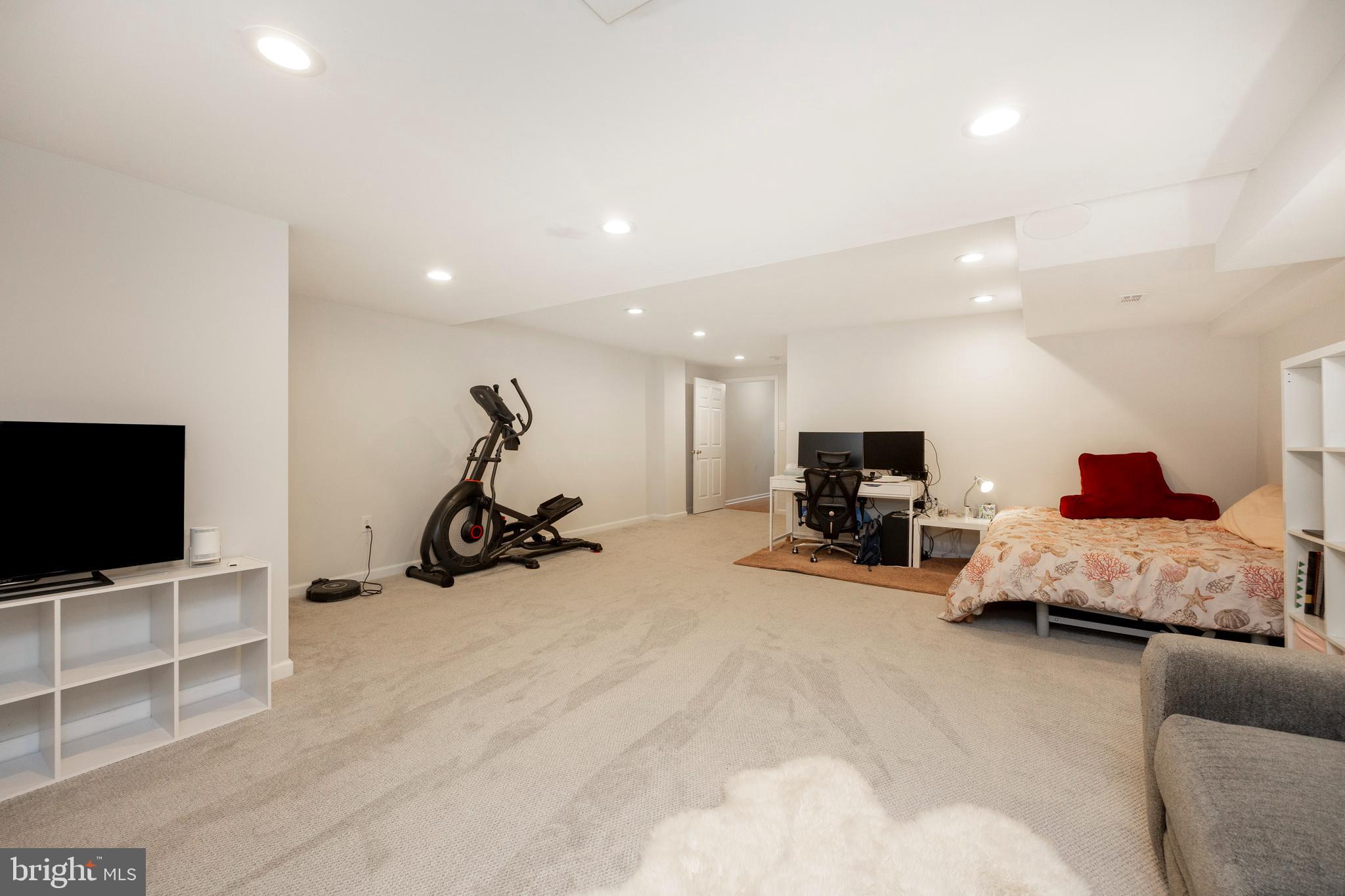 CHARLESTOWN OAKS - Residential