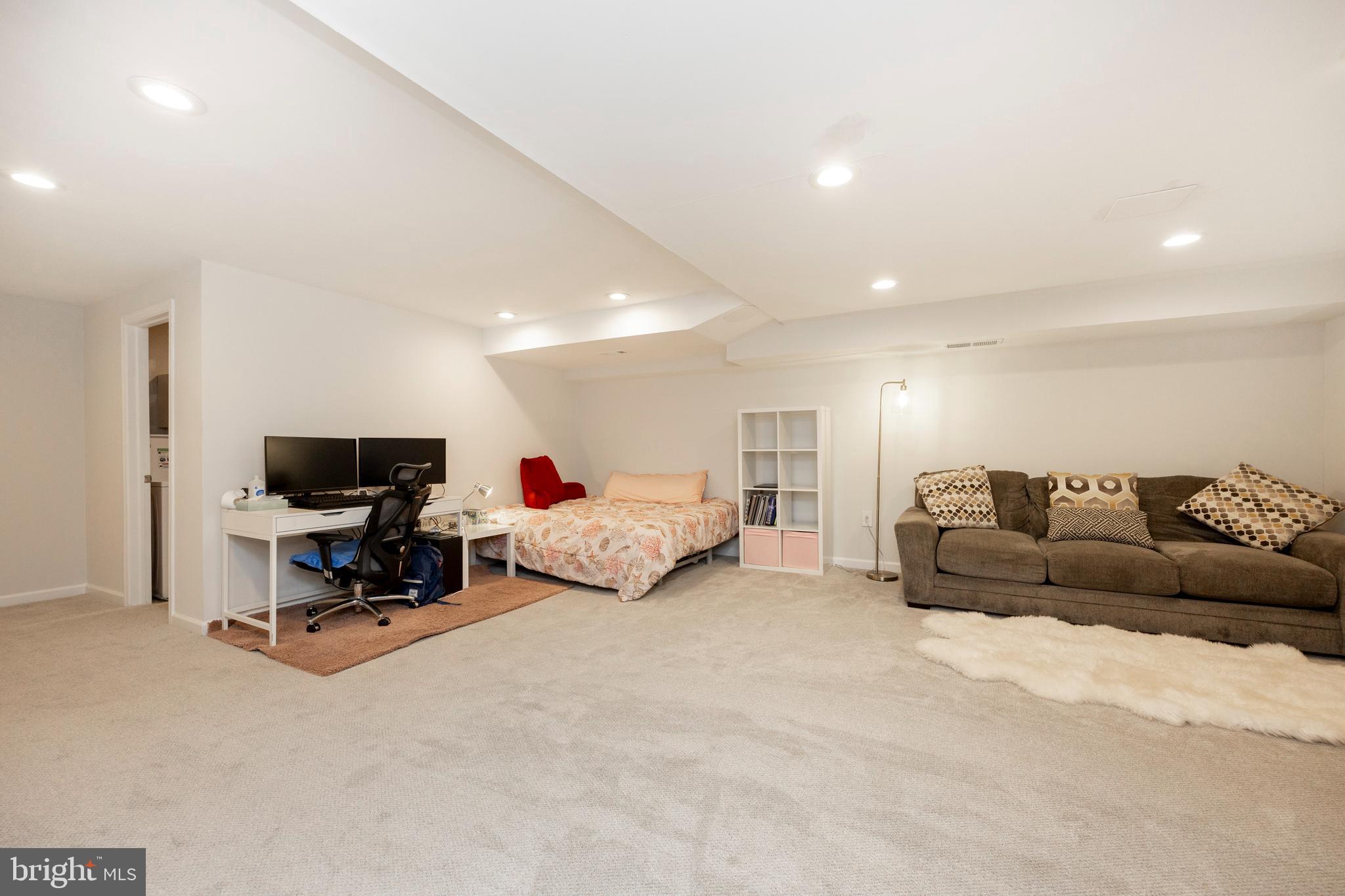 CHARLESTOWN OAKS - Residential