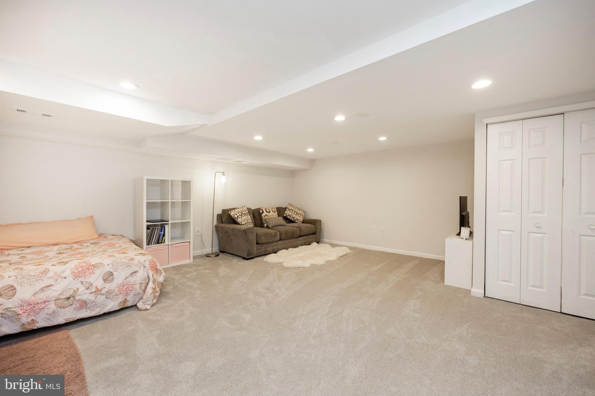 CHARLESTOWN OAKS - Residential