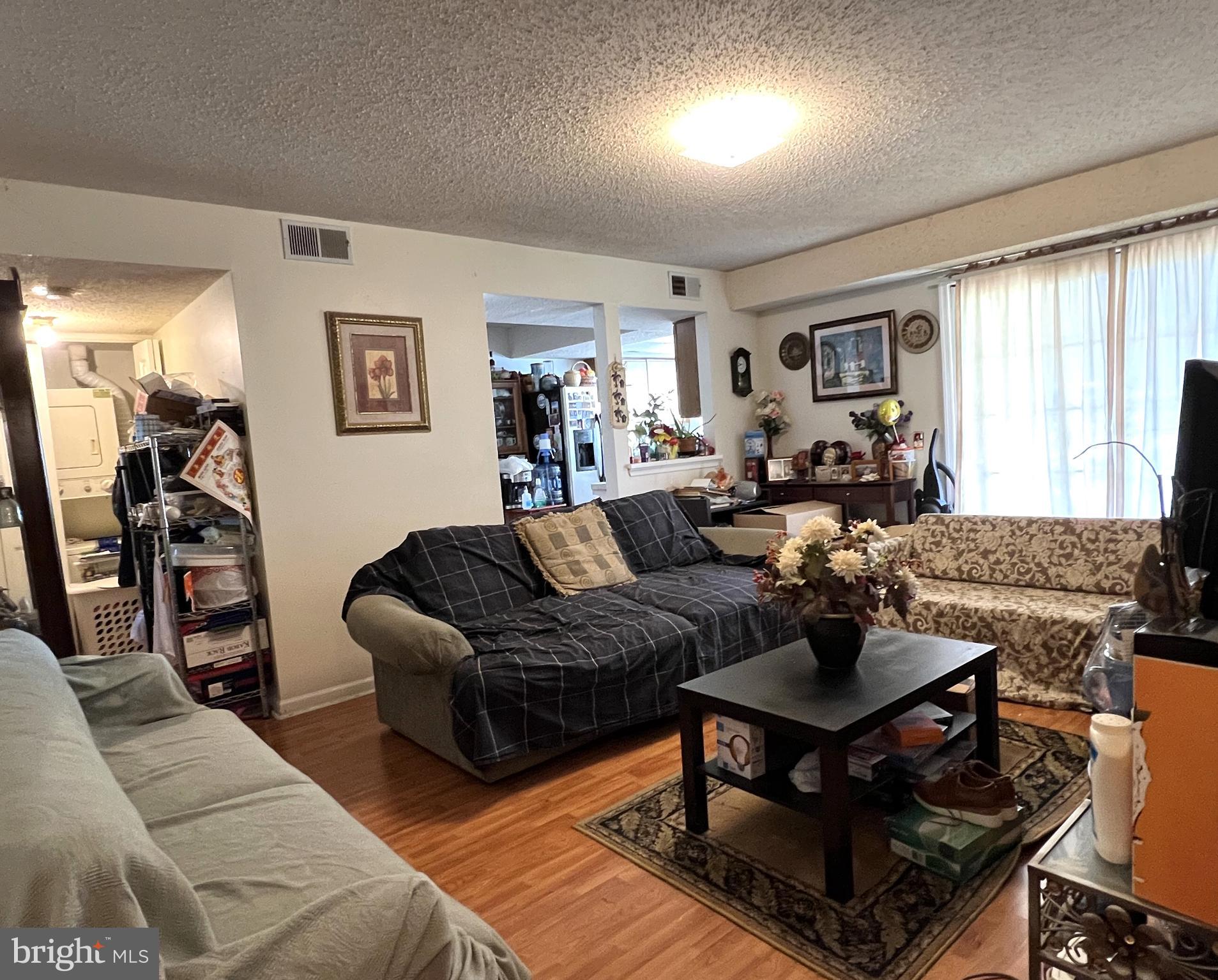 HUNTER'S SQUARE - Residential