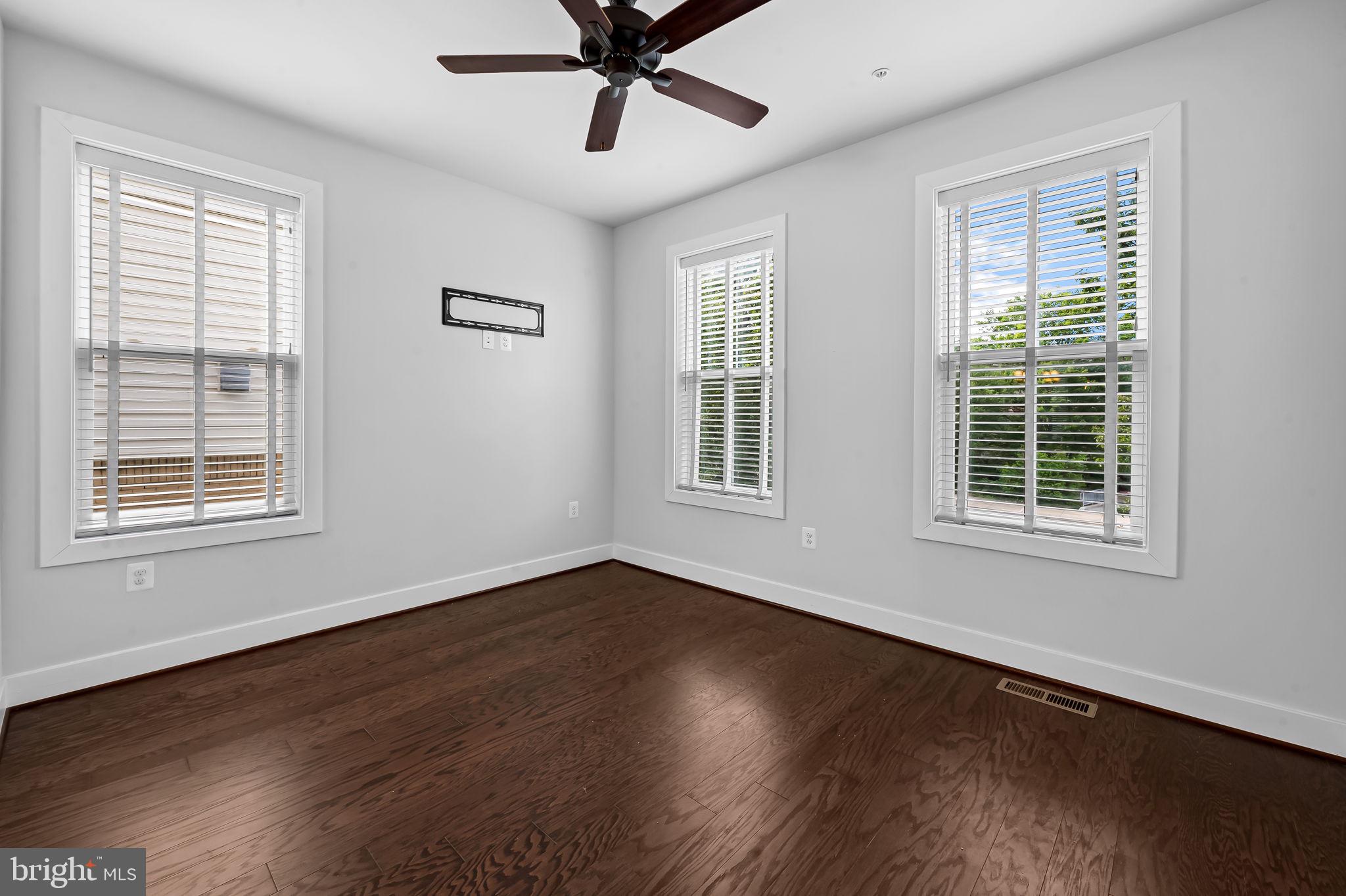 GLENMONT METROCENTRE - Residential Lease