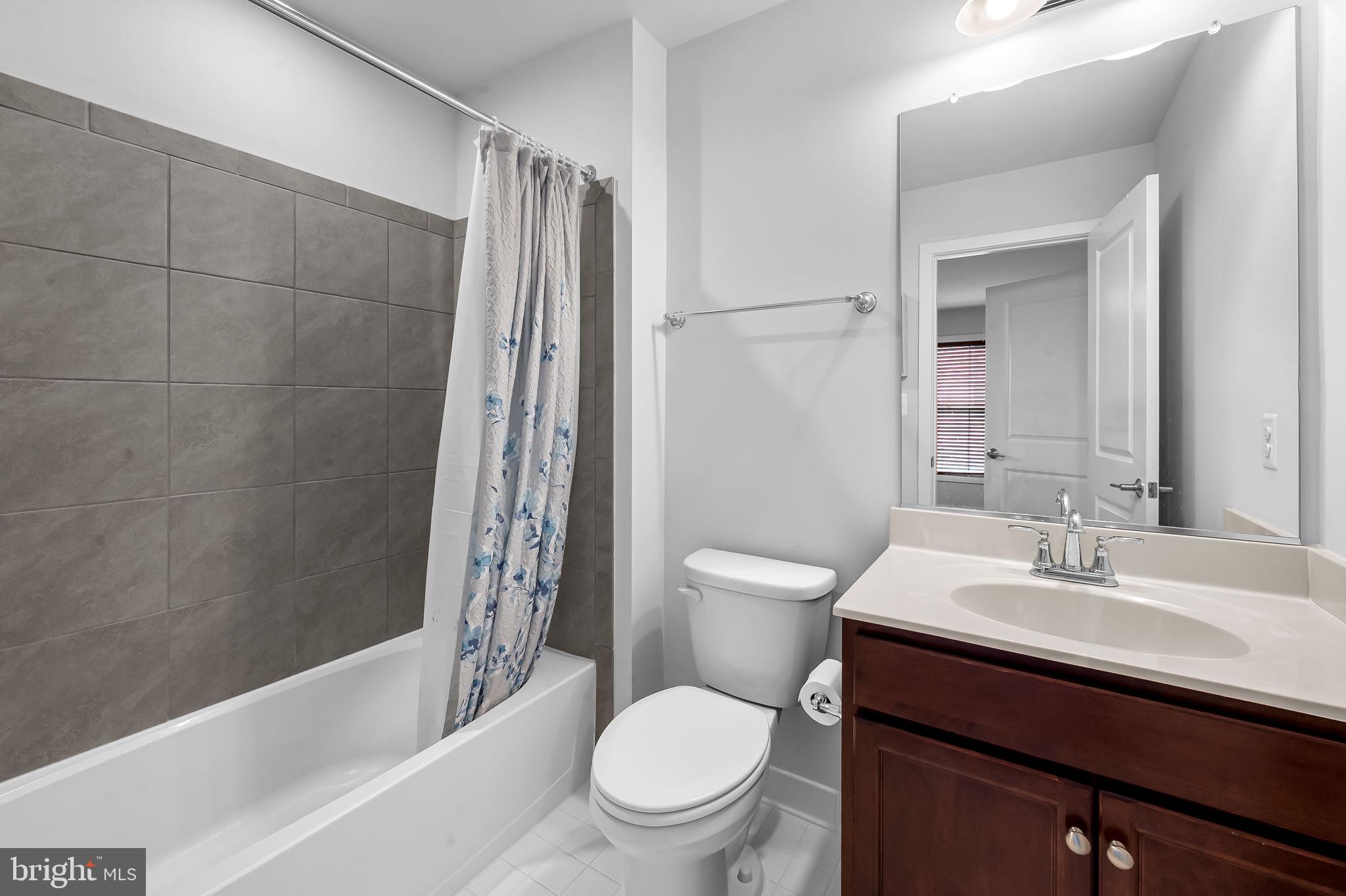 GLENMONT METROCENTRE - Residential Lease