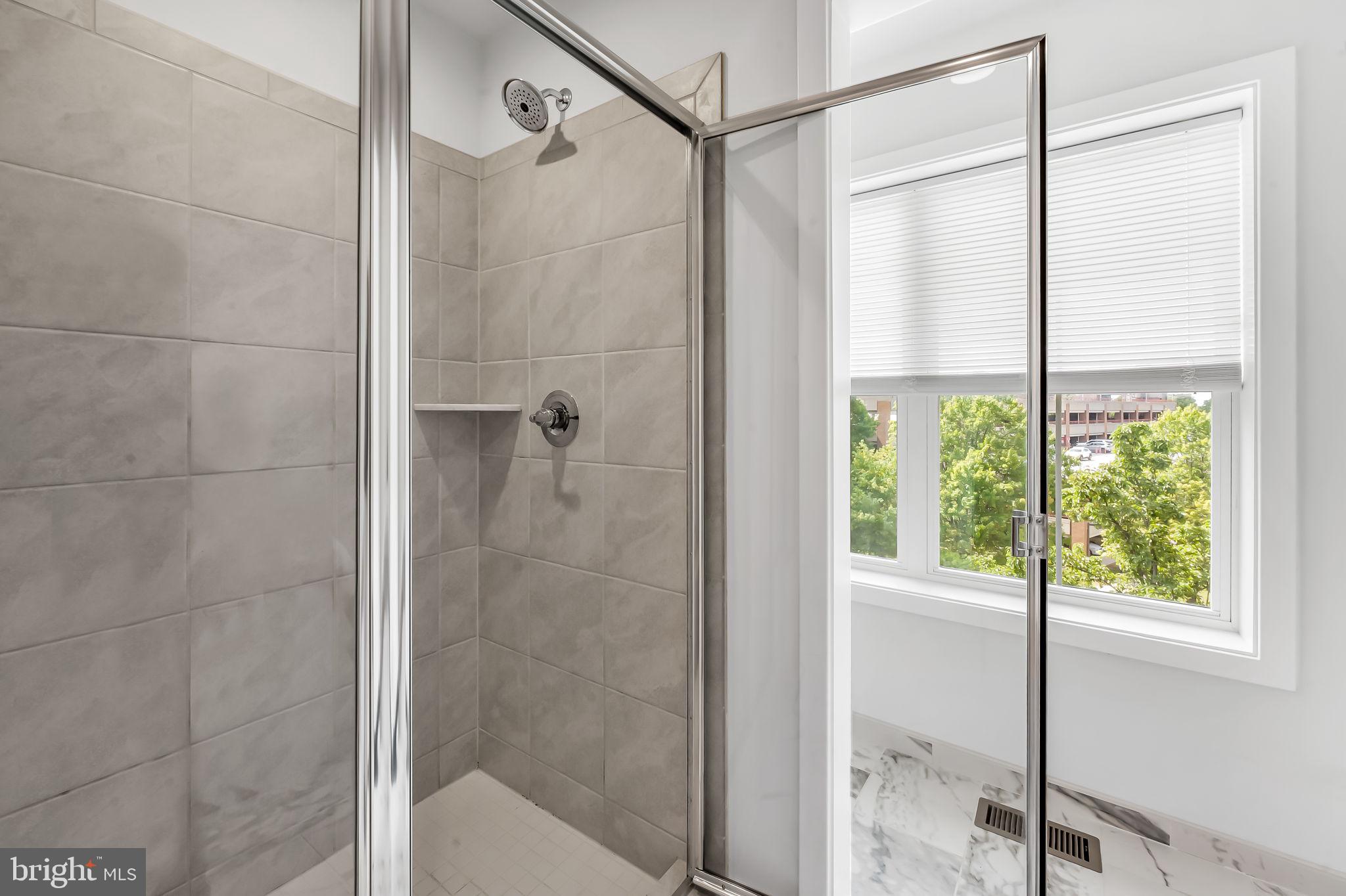 GLENMONT METROCENTRE - Residential Lease