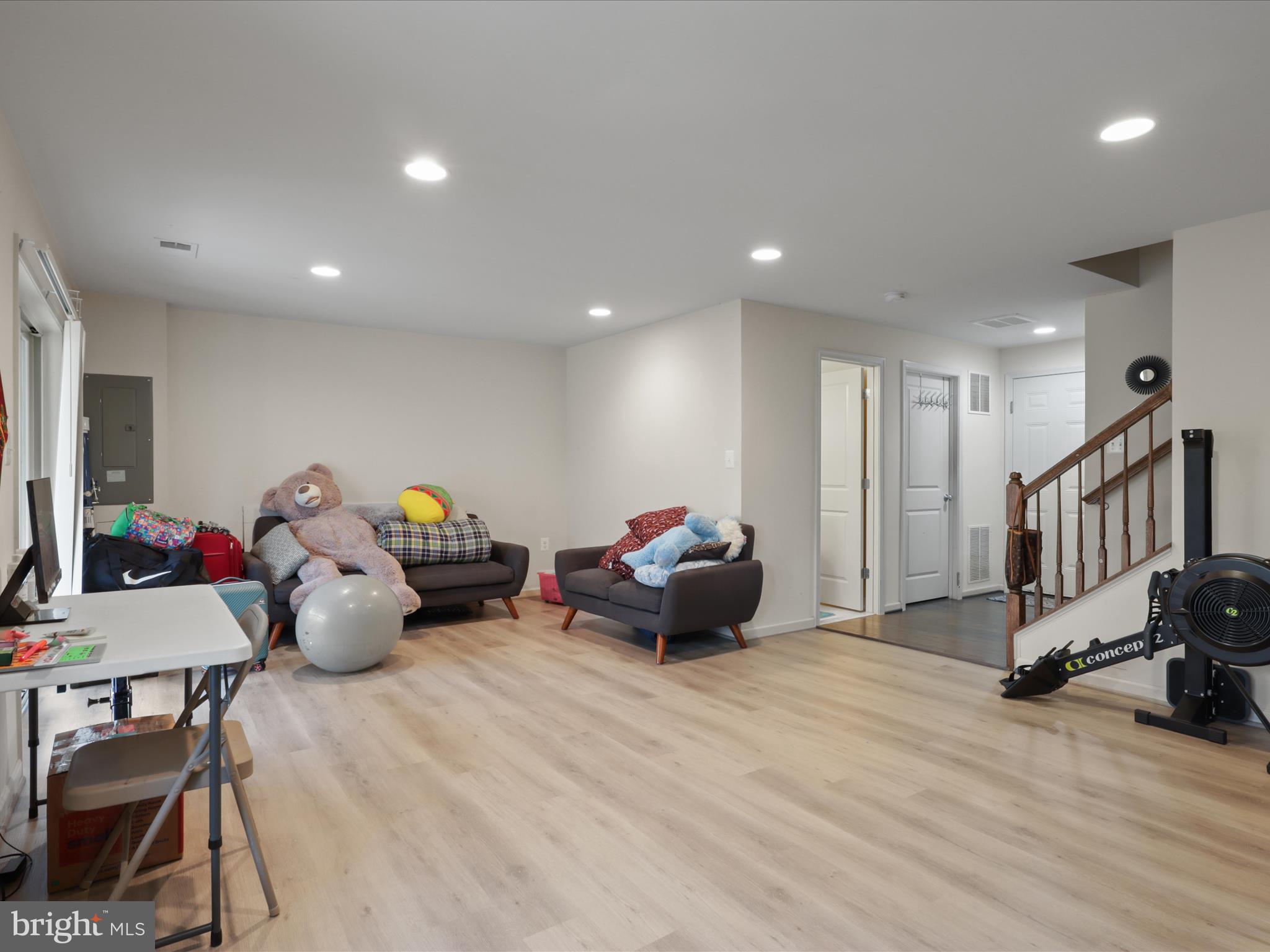 BRAMBLETON LANDBAY - Residential Lease