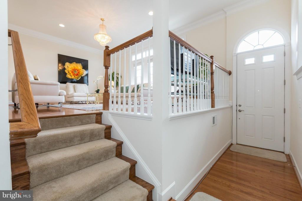 Photo of 6198 Royal Crest Ln, ALEXANDRIA, VA 22310 (MLS # VAFX2274316)