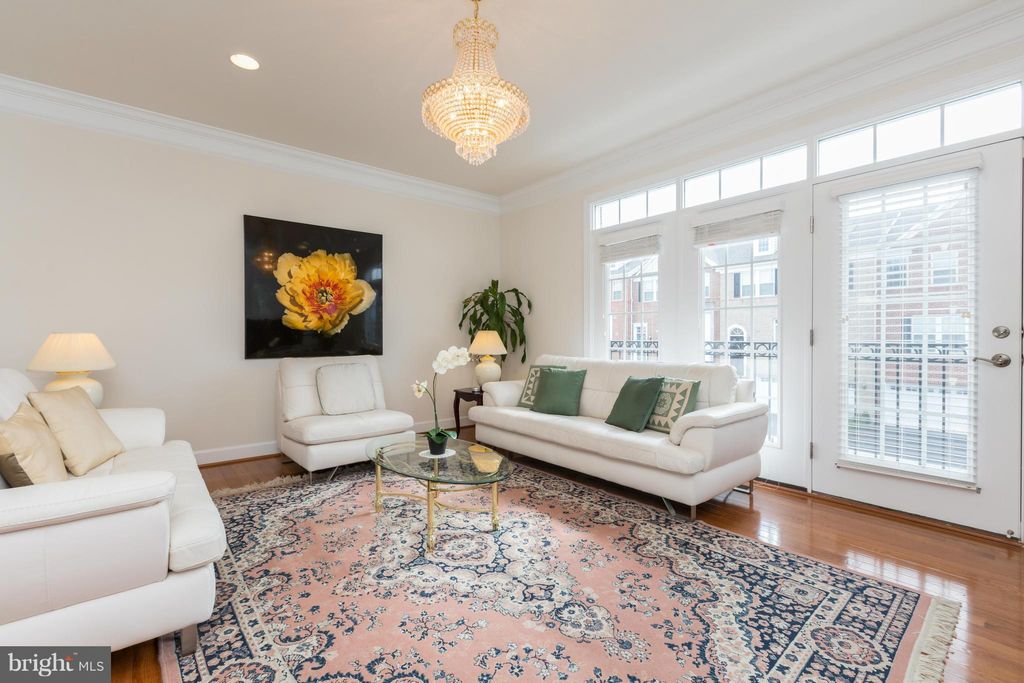 Photo of 6198 Royal Crest Ln, ALEXANDRIA, VA 22310 (MLS # VAFX2274316)