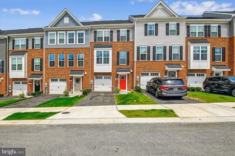 Townhouse For Sale - 155 Woodgate Circle<br/> PASADENA, MD 21122