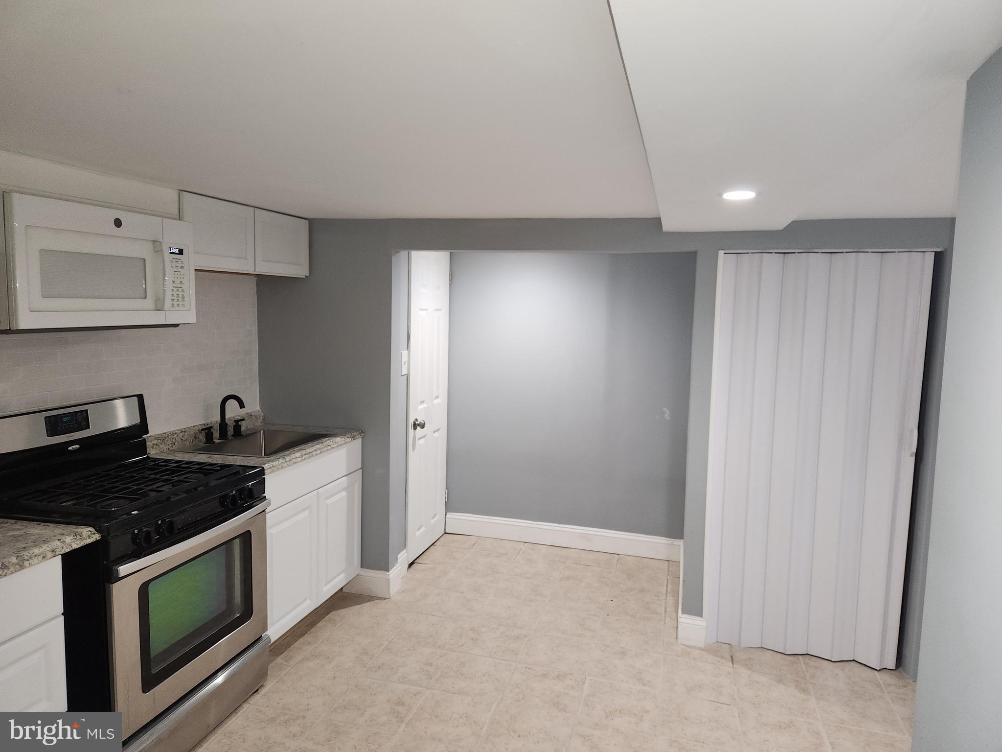 WINSTON GOVANS - Residential Lease