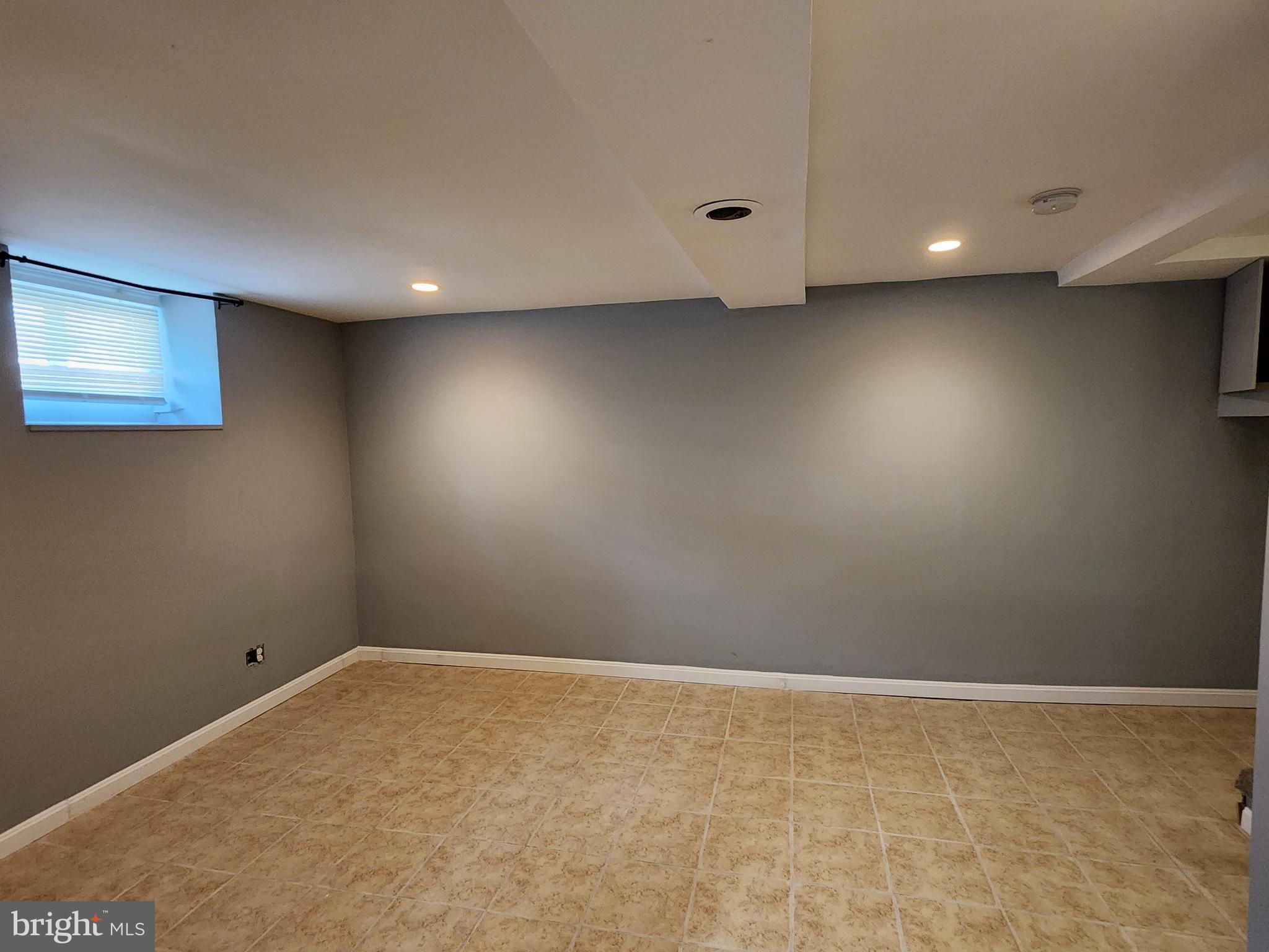 WINSTON GOVANS - Residential Lease