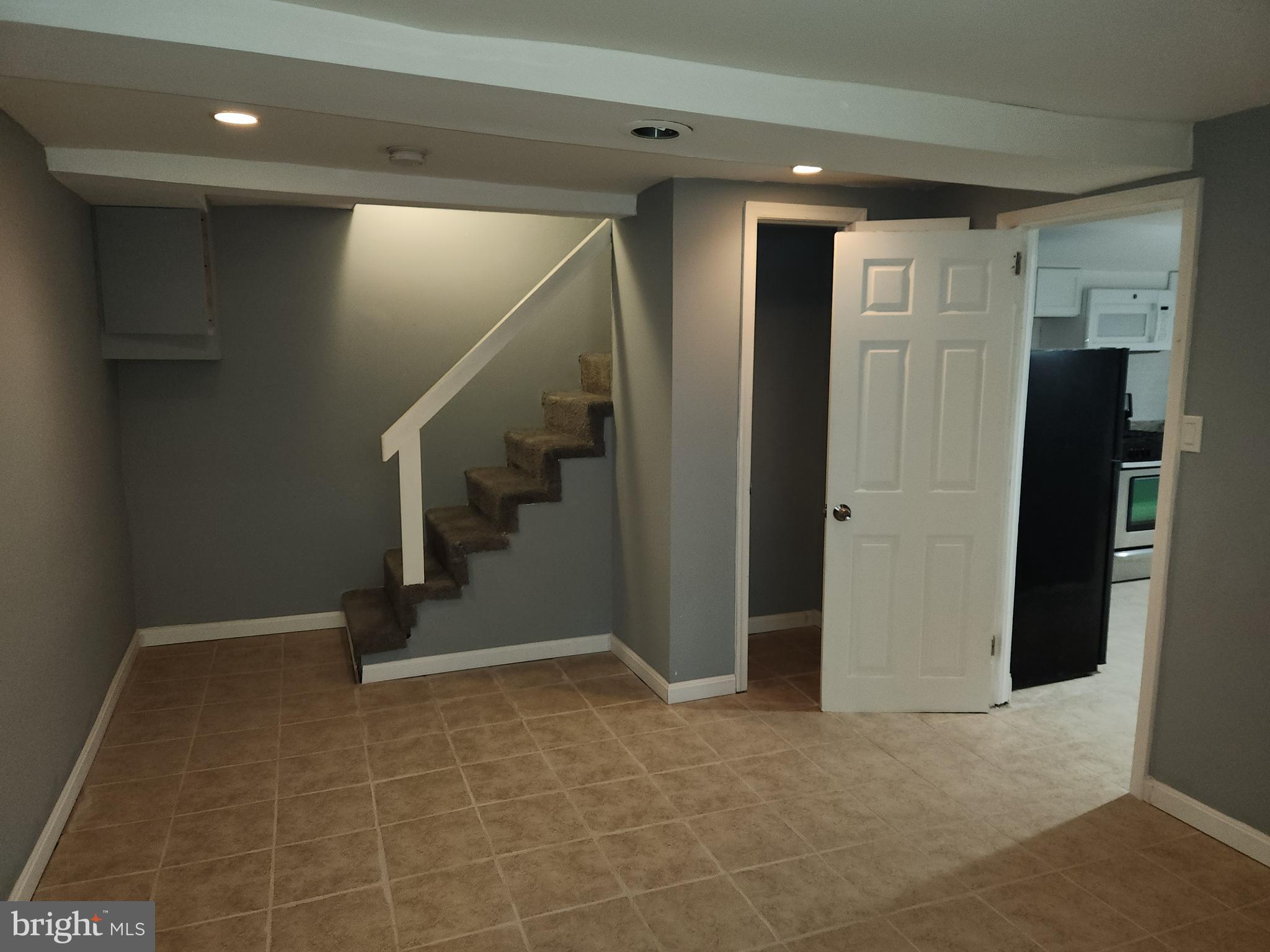 WINSTON GOVANS - Residential Lease