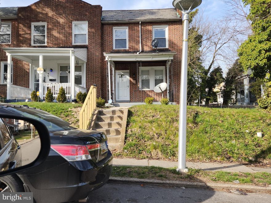 Cozy 1 bedroom 1 bath on a quiet street close to Morgan,Loyola,Notre Dame and Towson. It has a full size washer and dryer as well as a large shower. Landlord pays gas,electric and Water.