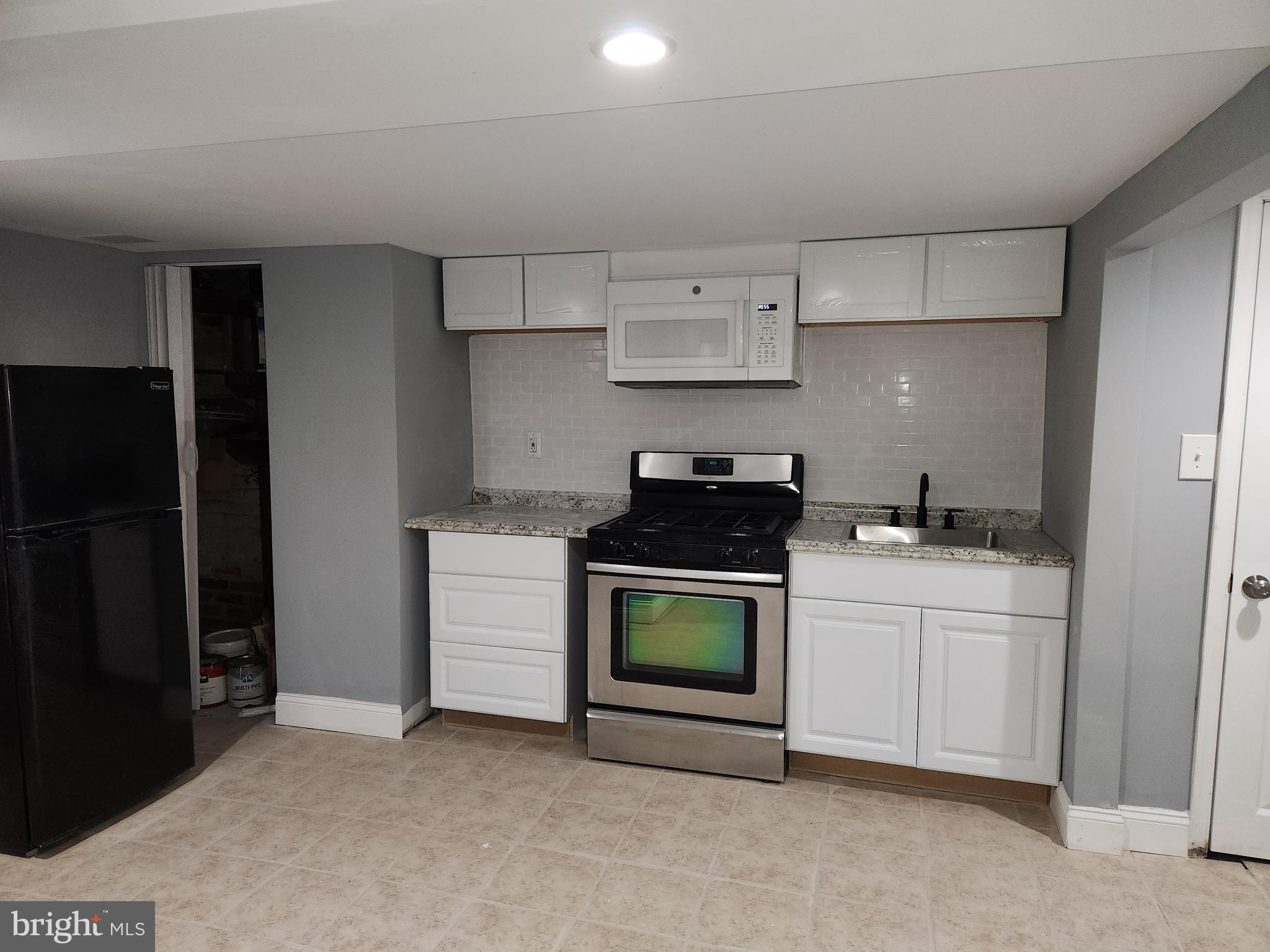 WINSTON GOVANS - Residential Lease