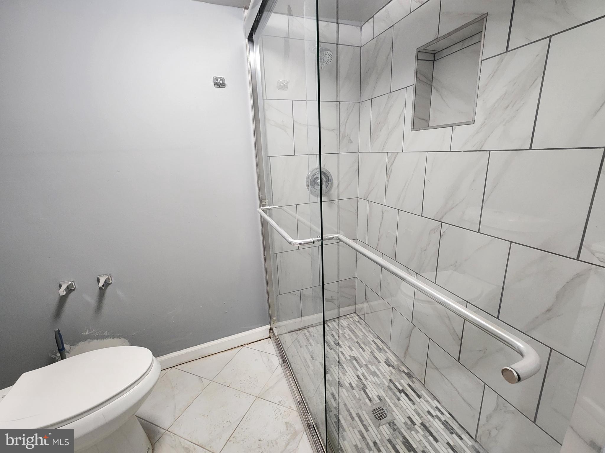 WINSTON GOVANS - Residential Lease