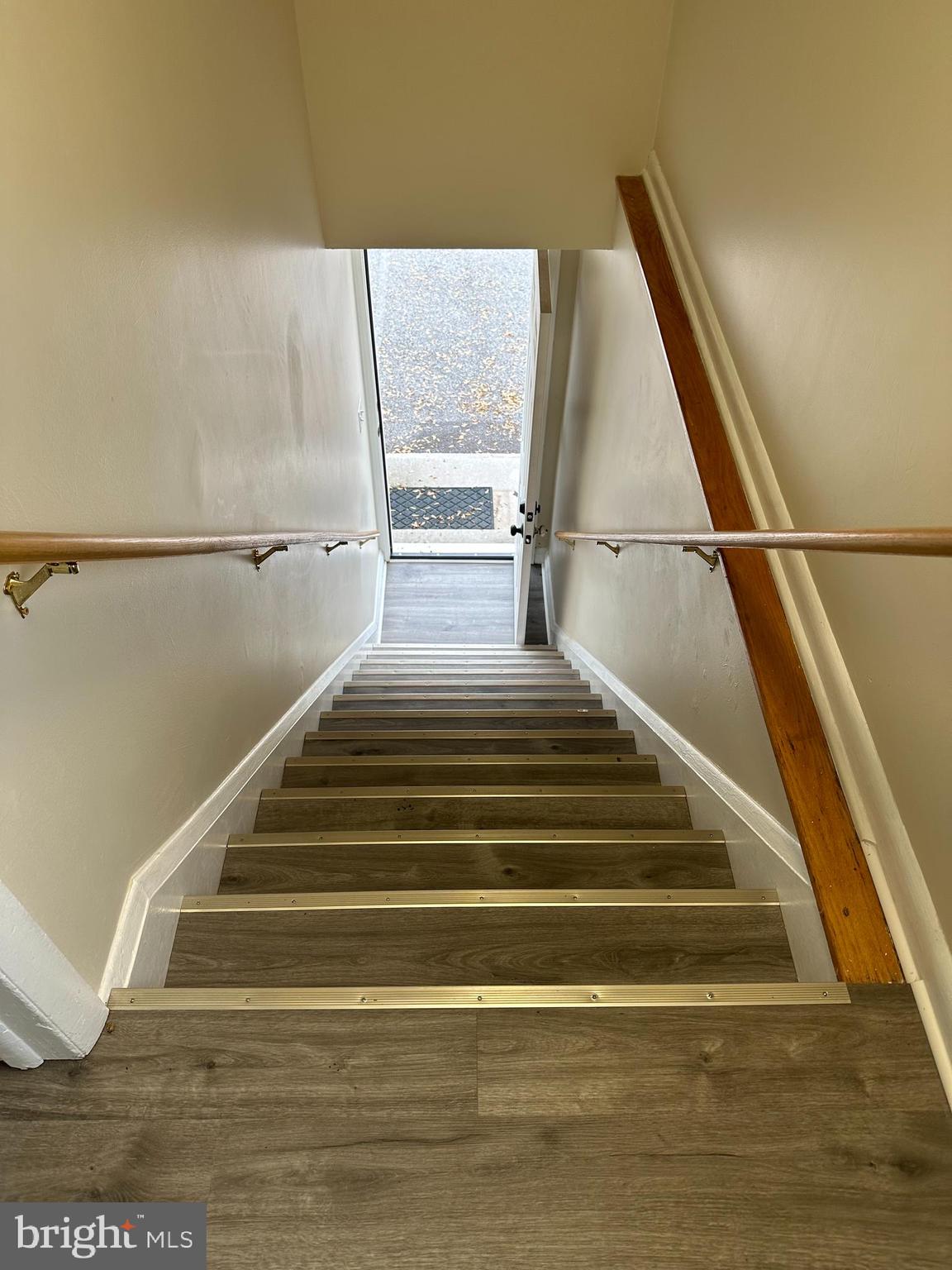 1437 - A LIBERTY ROAD