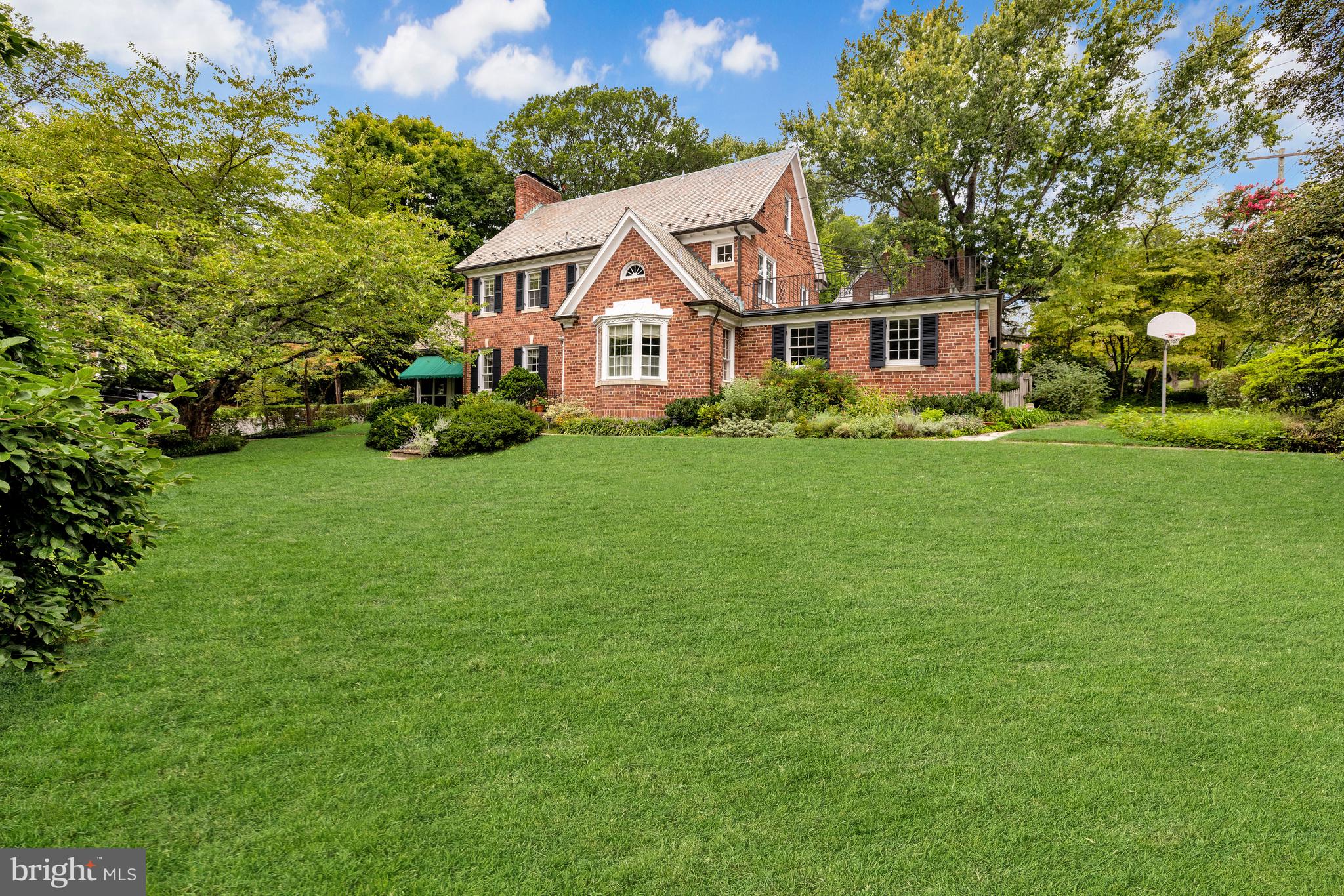 FOREST HILLS - Residential