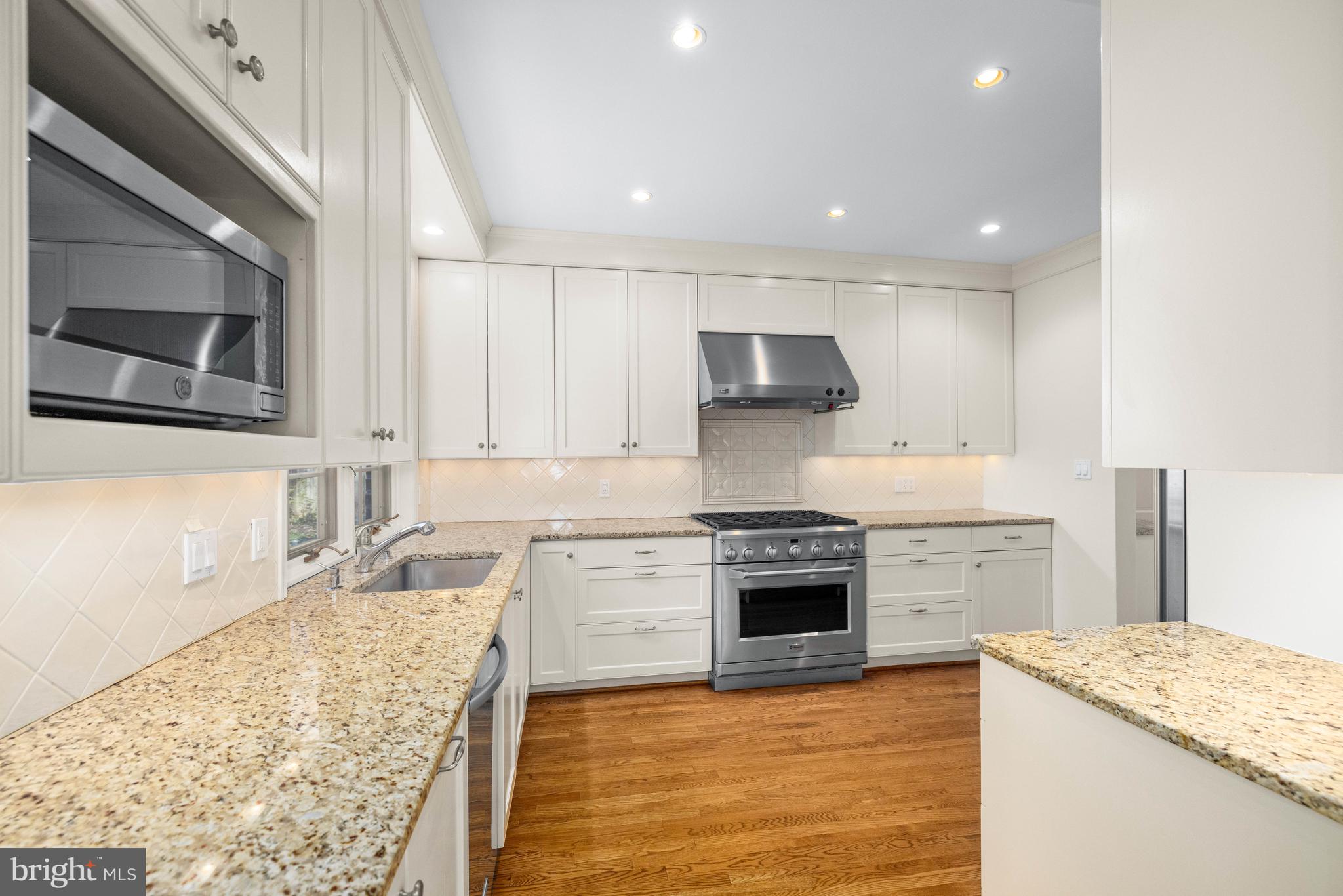 FOREST HILLS - Residential