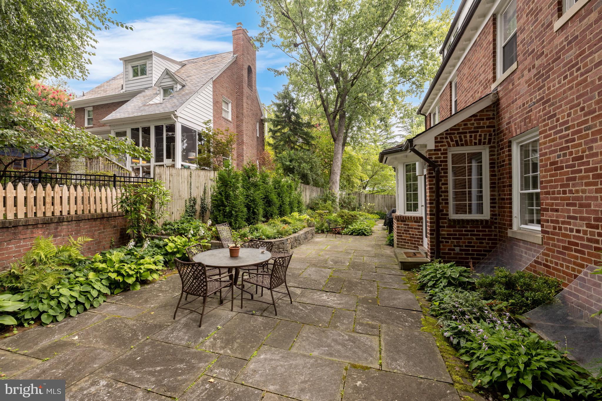 FOREST HILLS - Residential