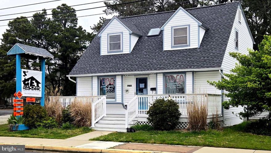 GREAT COMMERCIAL OPPORTUNITY right on busy Maddox Blvd! Includes a large commercial space with 3BR apartment upstairs. Plenty of parking available. A great live-in business option! Call for more info.