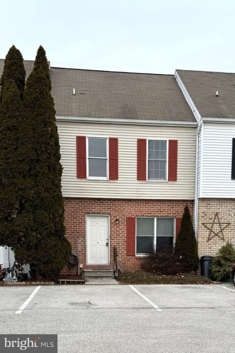 4 OXWOOD CIRCLE NEW OXFORD PA 17350