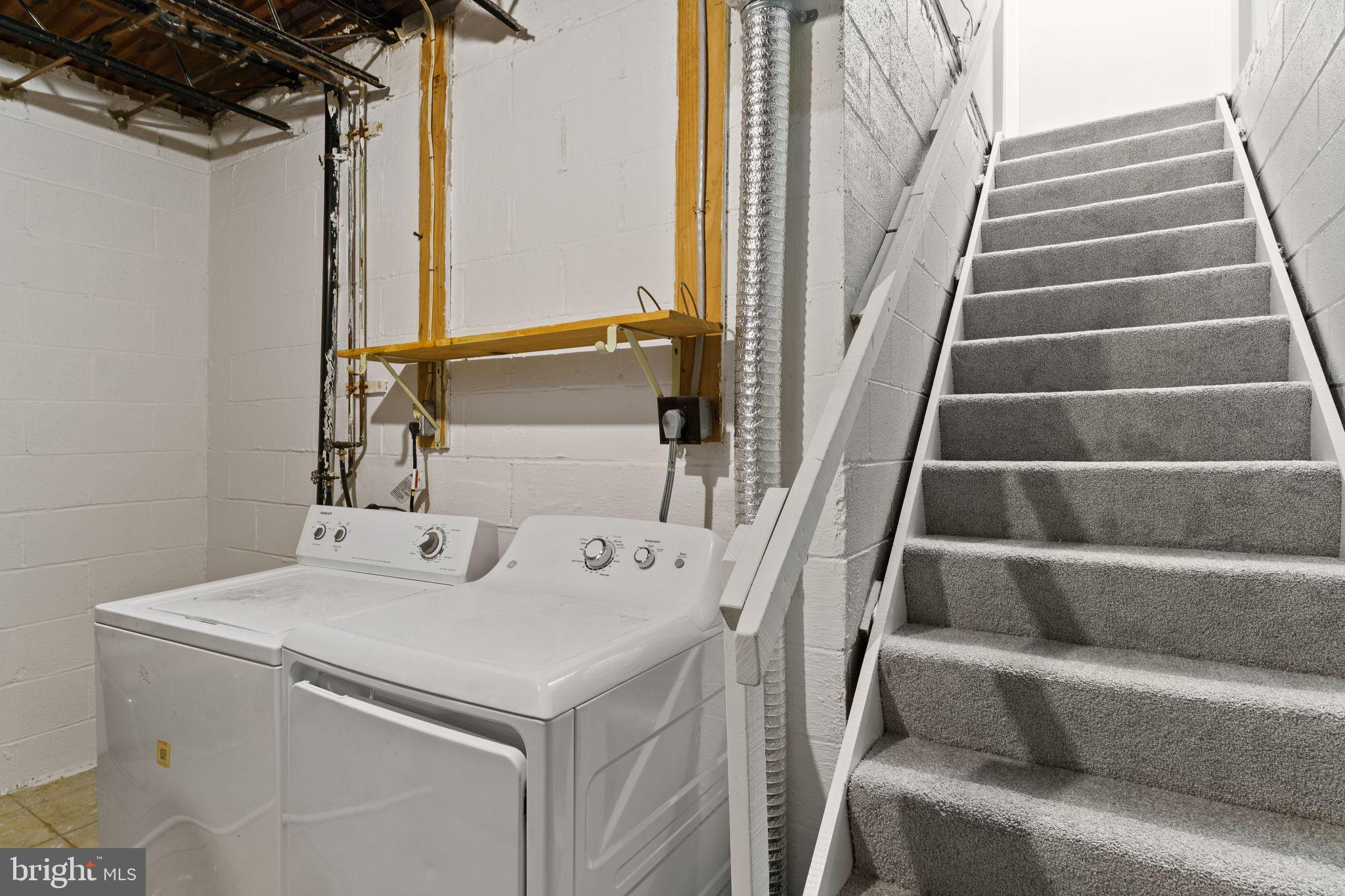 KEENE  MILL WOODS - Residential