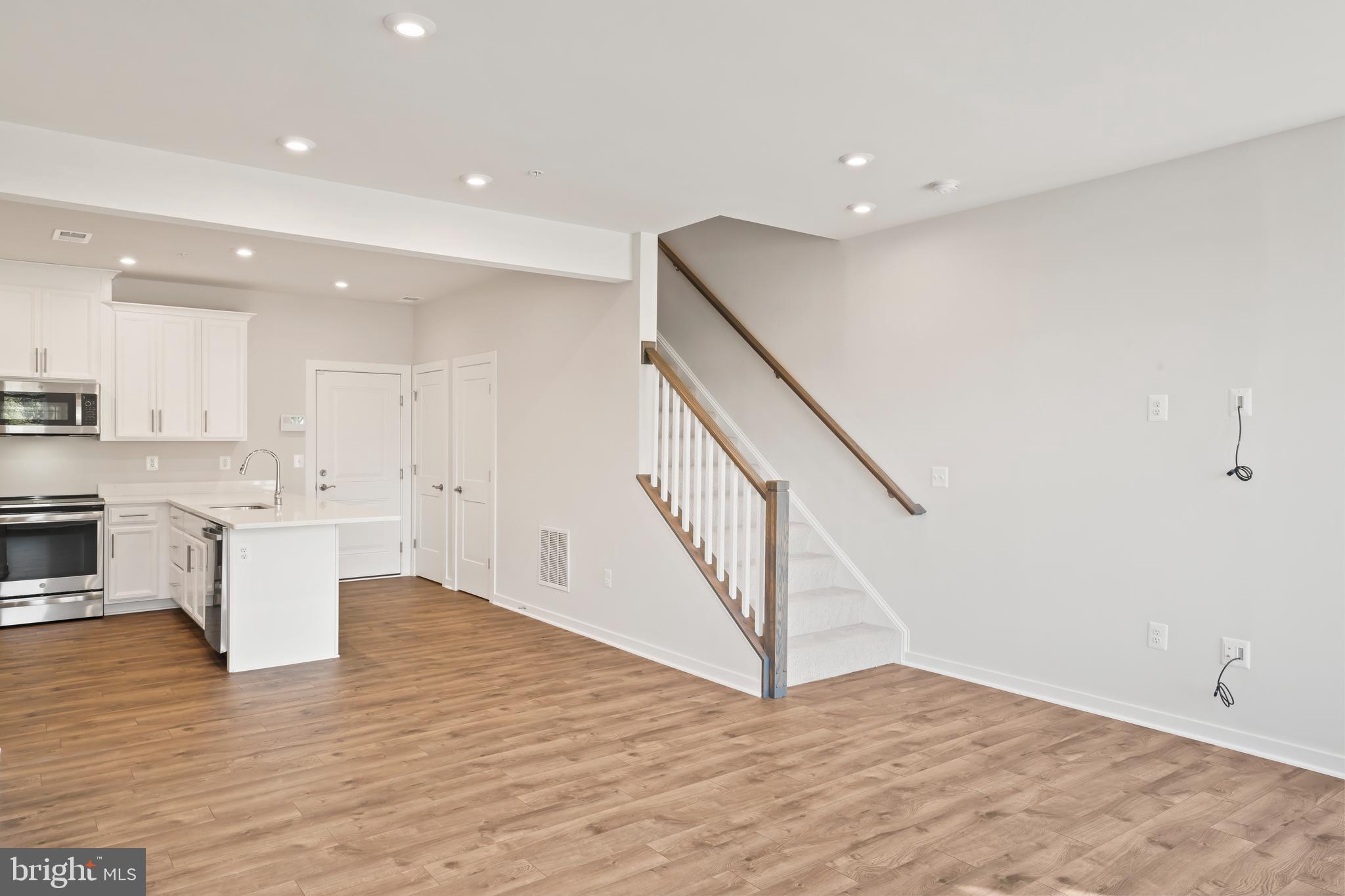 20364 NEWFOUNDLAND SQUARE